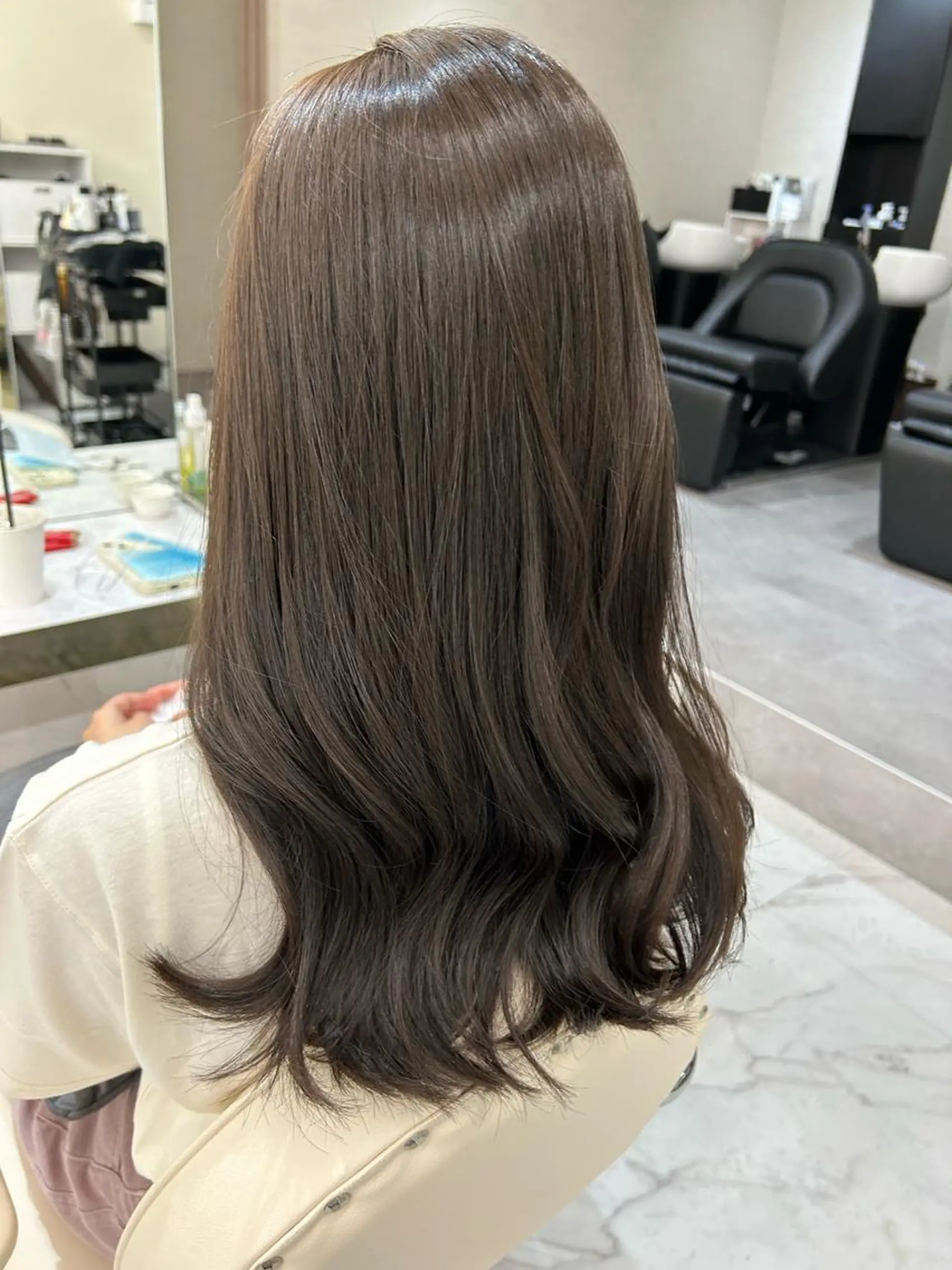 セミロング 髪質改善カラー 🫧川井麻由のヘアスタイル