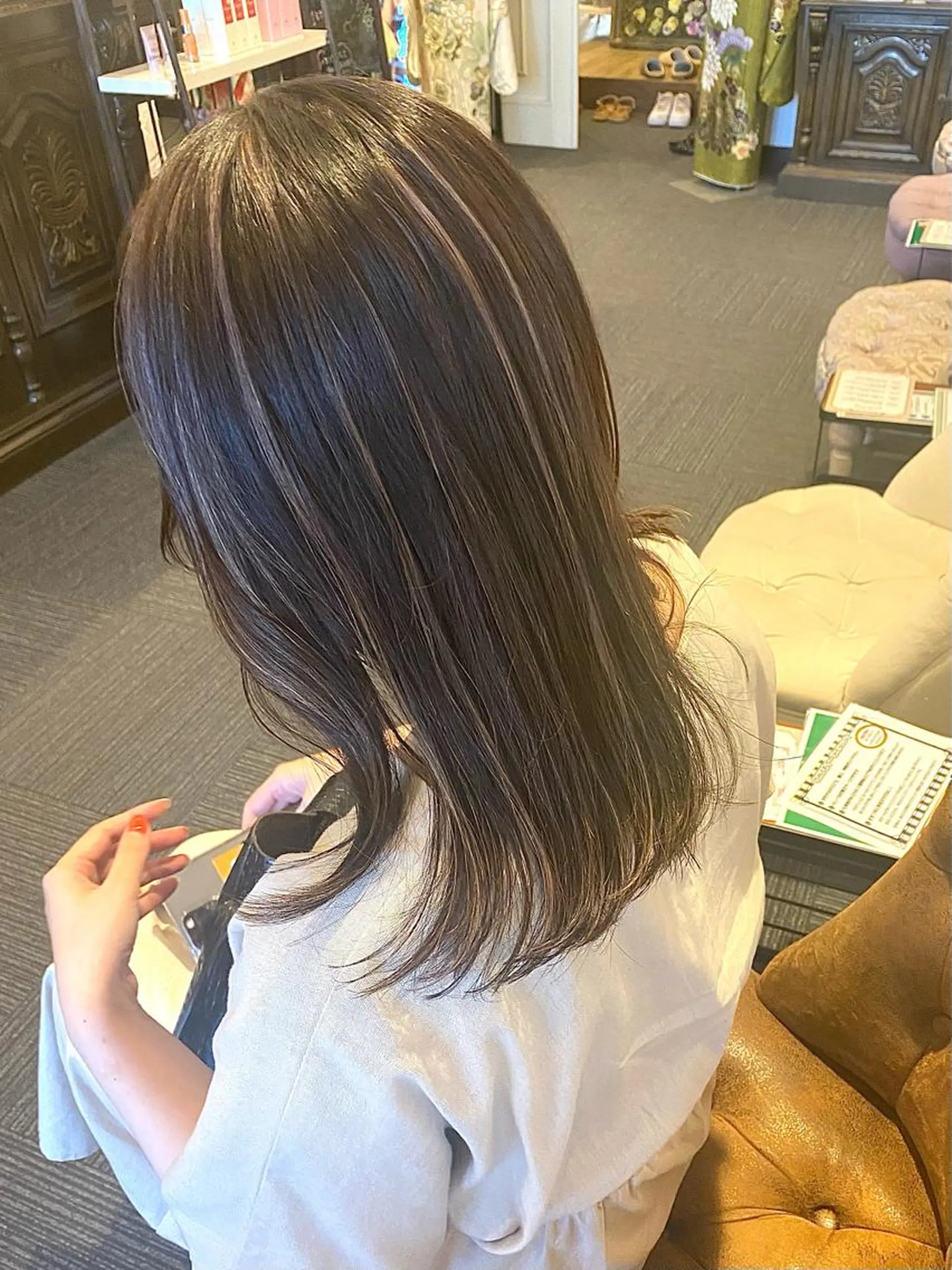 セミロング カラー ハイライトカラー ハイライト 小野 茉奈美のヘアスタイル
