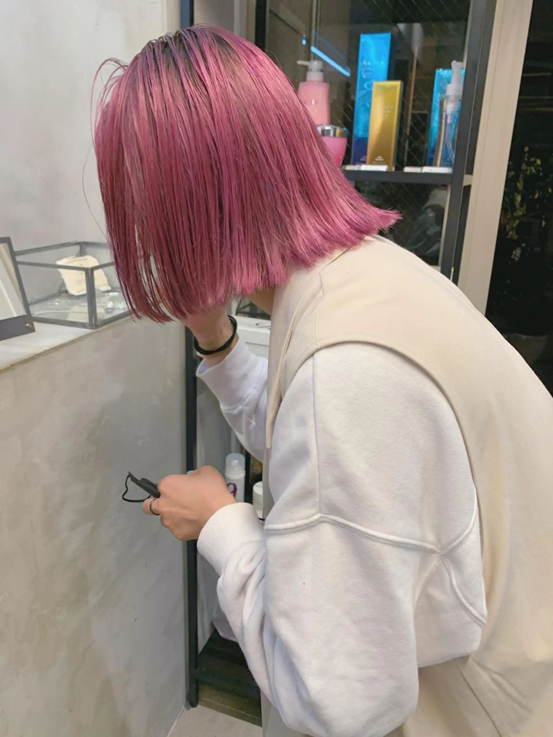 ミディアム カラー ネイル マツエク・マツパ カット ヘアカラー トリートメント グレージュ× ボブ× ハイトーン　前田隆太のヘアスタイル