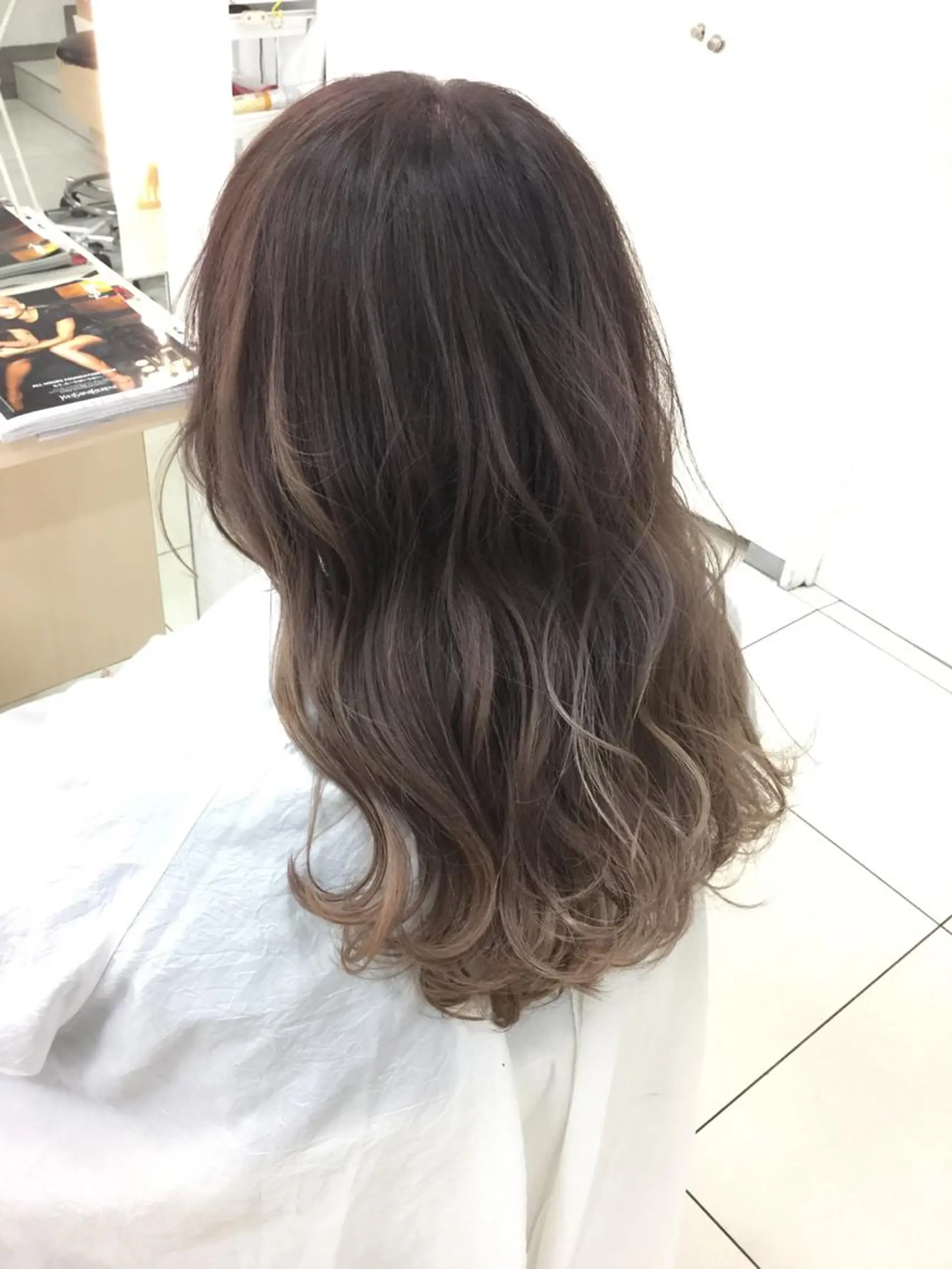 ロング カラー アッシュ バレイヤージュ 黒髪 ブリーチ グラデーションカラー Ash 山田 勇太のヘアスタイル