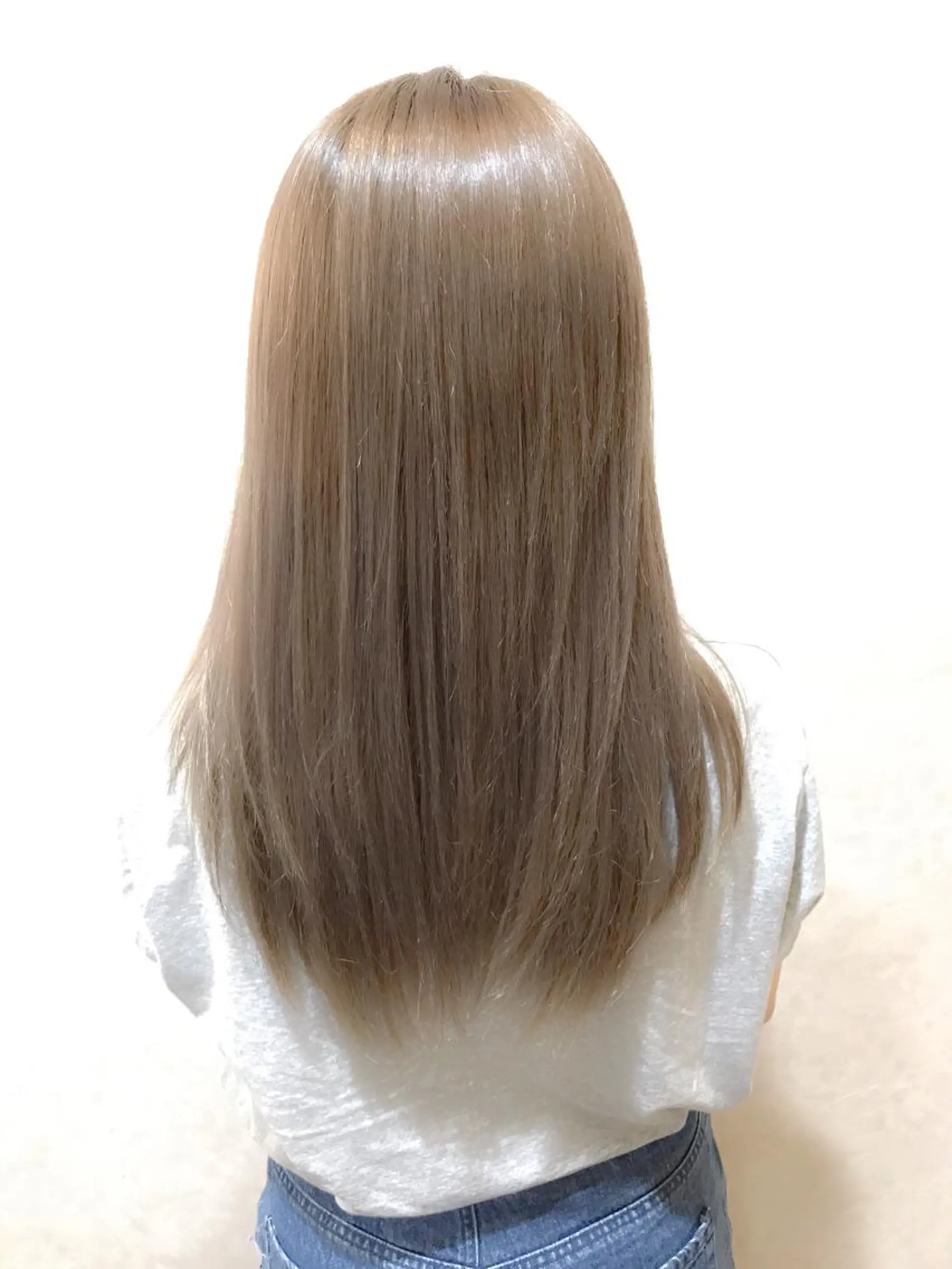 セミロング カラー 20代半ば上質なへア ケア 髪質改善 大西のヘアスタイル