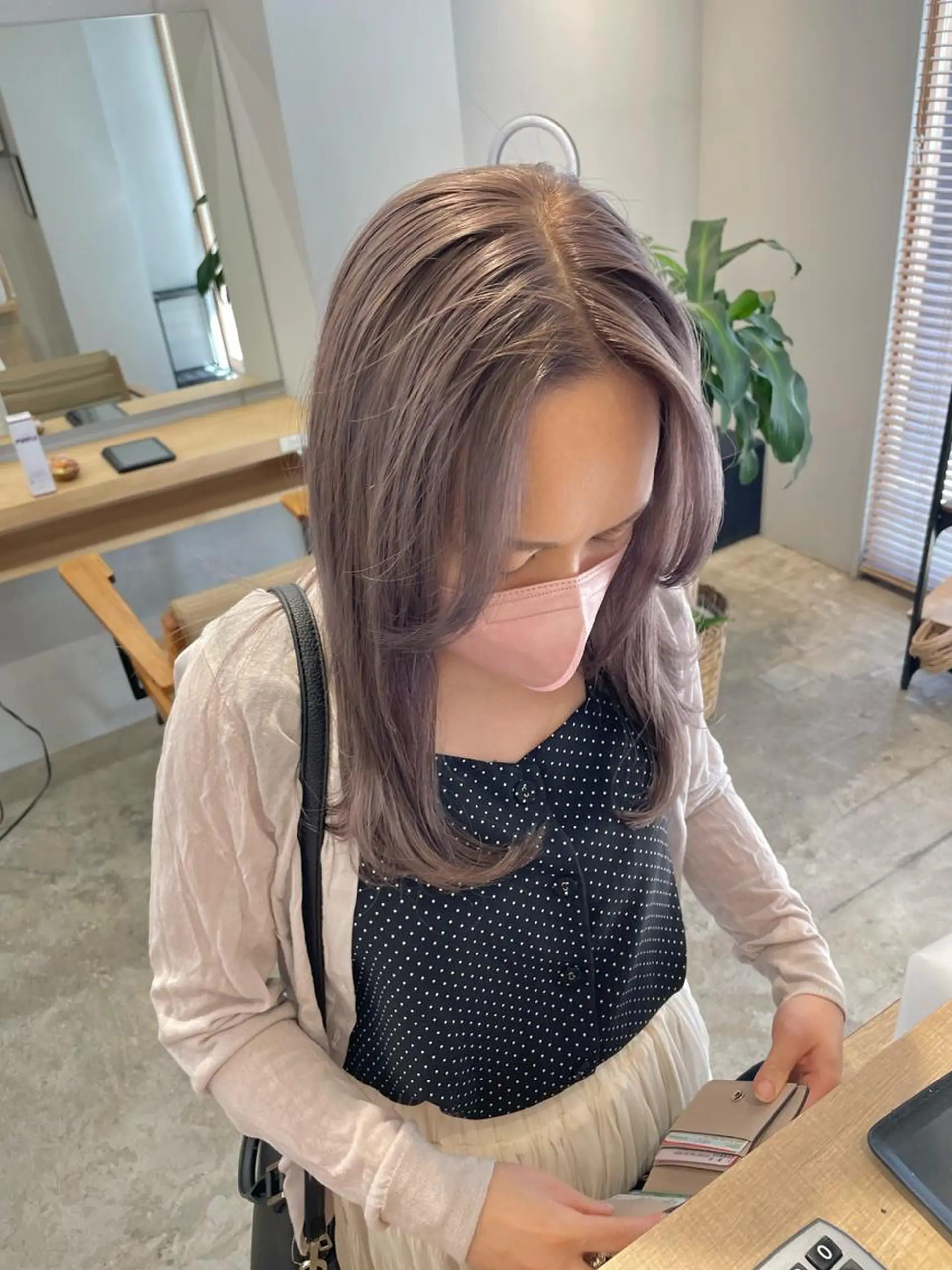 セミロング カット ヘアカラー SAEKI【ior 】北千住店ブリーチのヘアスタイル
