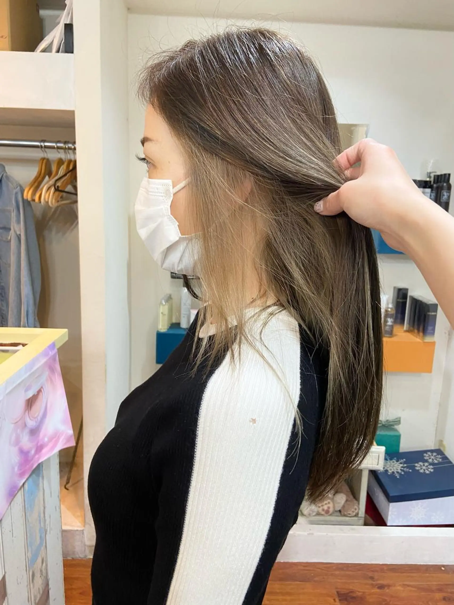 ロング カラー ベージュカラー インナーカラー 伏見稲荷/髪質改善/ ブリーチ/西川奈穂のヘアスタイル