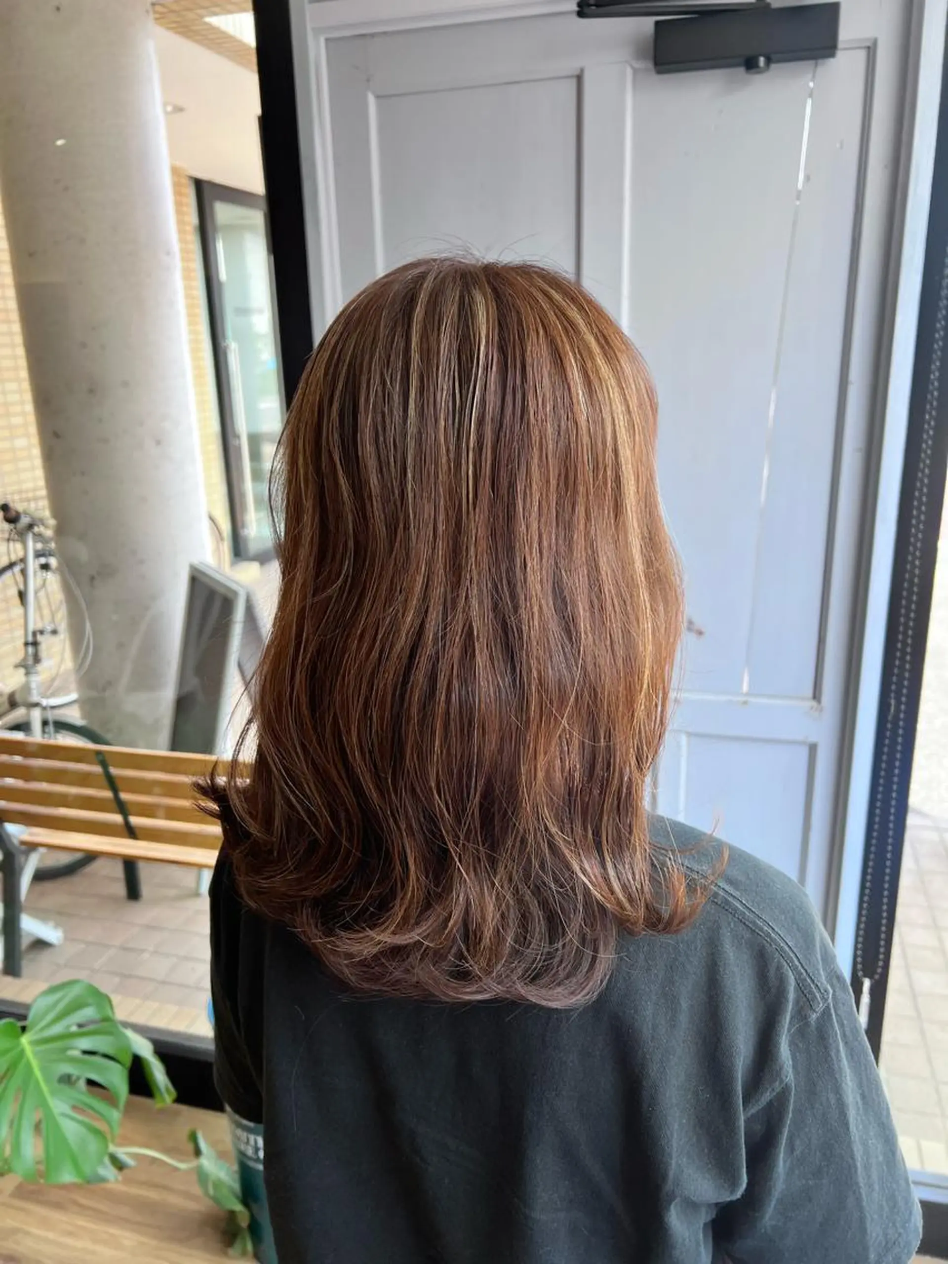 ロング カラー ベージュカラー ハイライトカラー ハイライト ヘアカラー トリートメント ツキダテ ユイのヘアスタイル