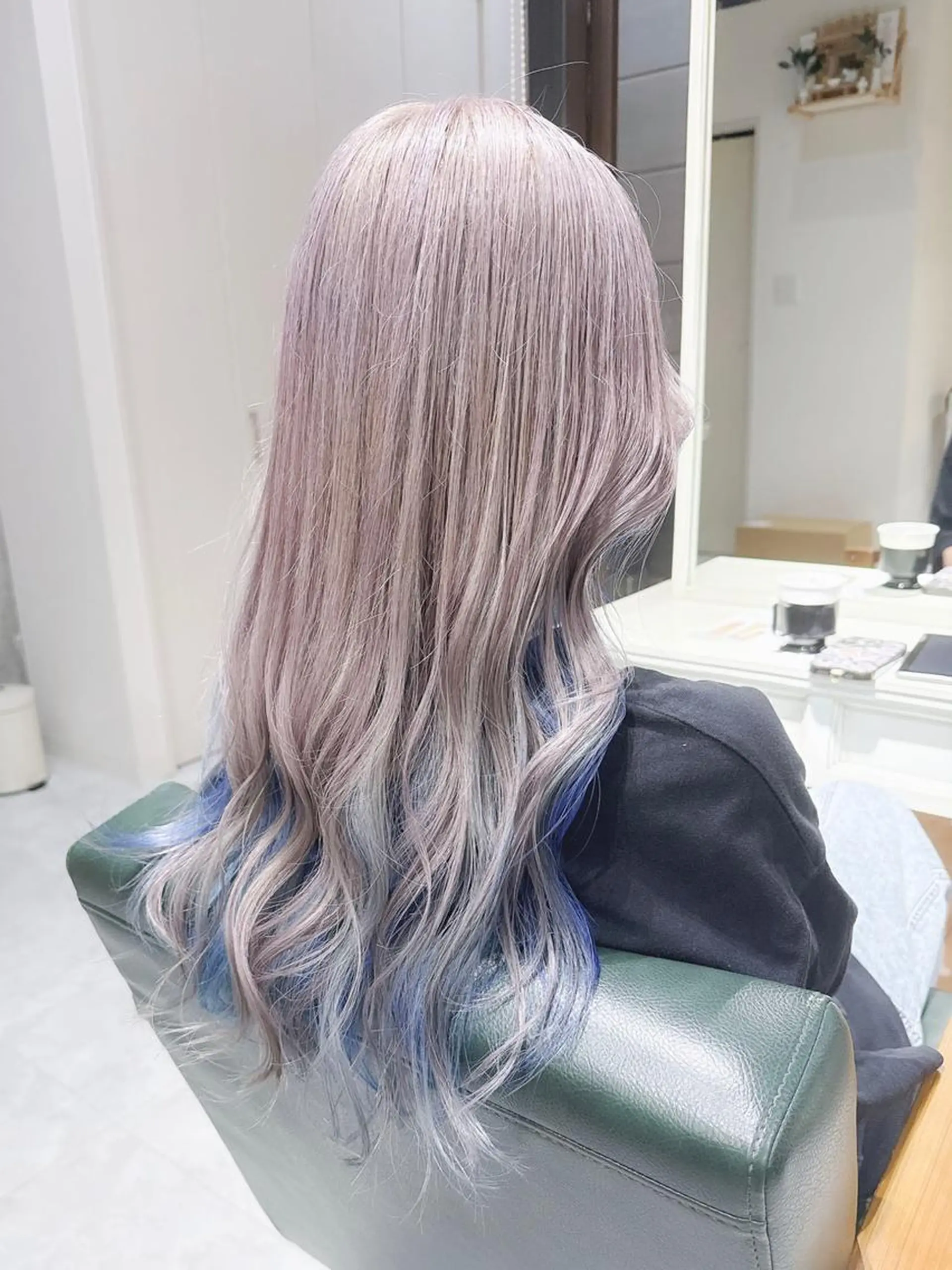 ロング ヘアアレンジ カラー ベージュカラー ブルーカラー デザインカラー インナーカラー ホワイトベージュ 𝐑𝐈𝐍𝐊𝐀 🐷🖤のヘアスタイル