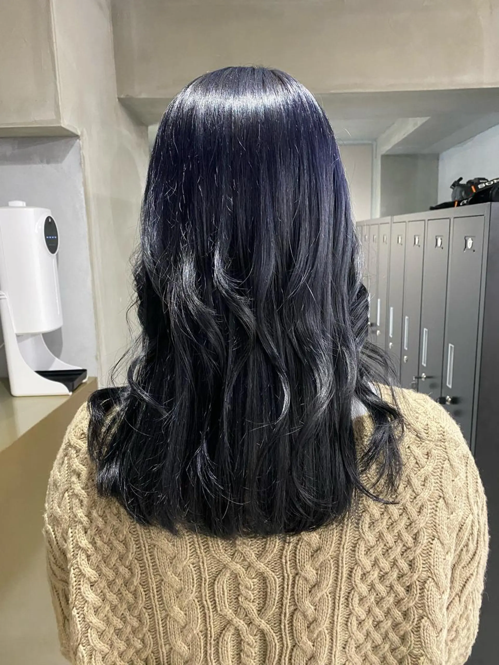 セミロング カラー 黒髪 ブルーカラー ブルーブラック カット ヘアカラー トリートメント 田代 佳穂のヘアスタイル