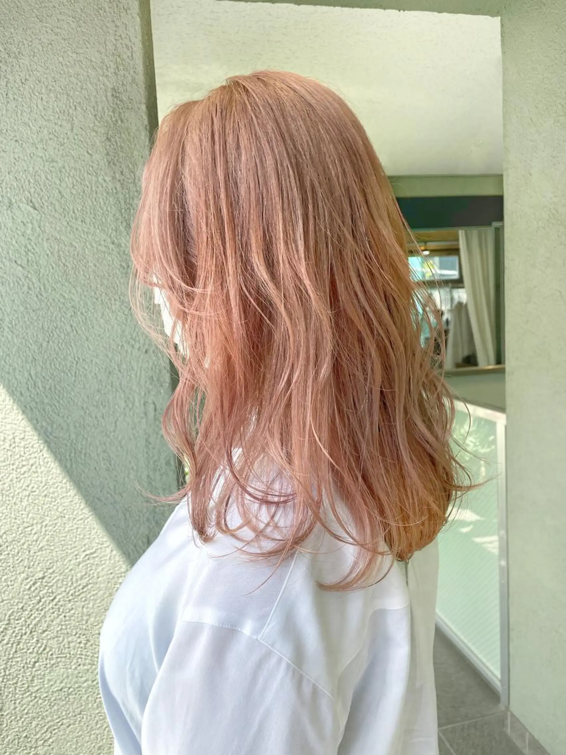 ロング カラー ベージュカラー ブリーチ ピンクカラー ピンクベージュ カット ヘアカラー HIROKI ” stylistのヘアスタイル