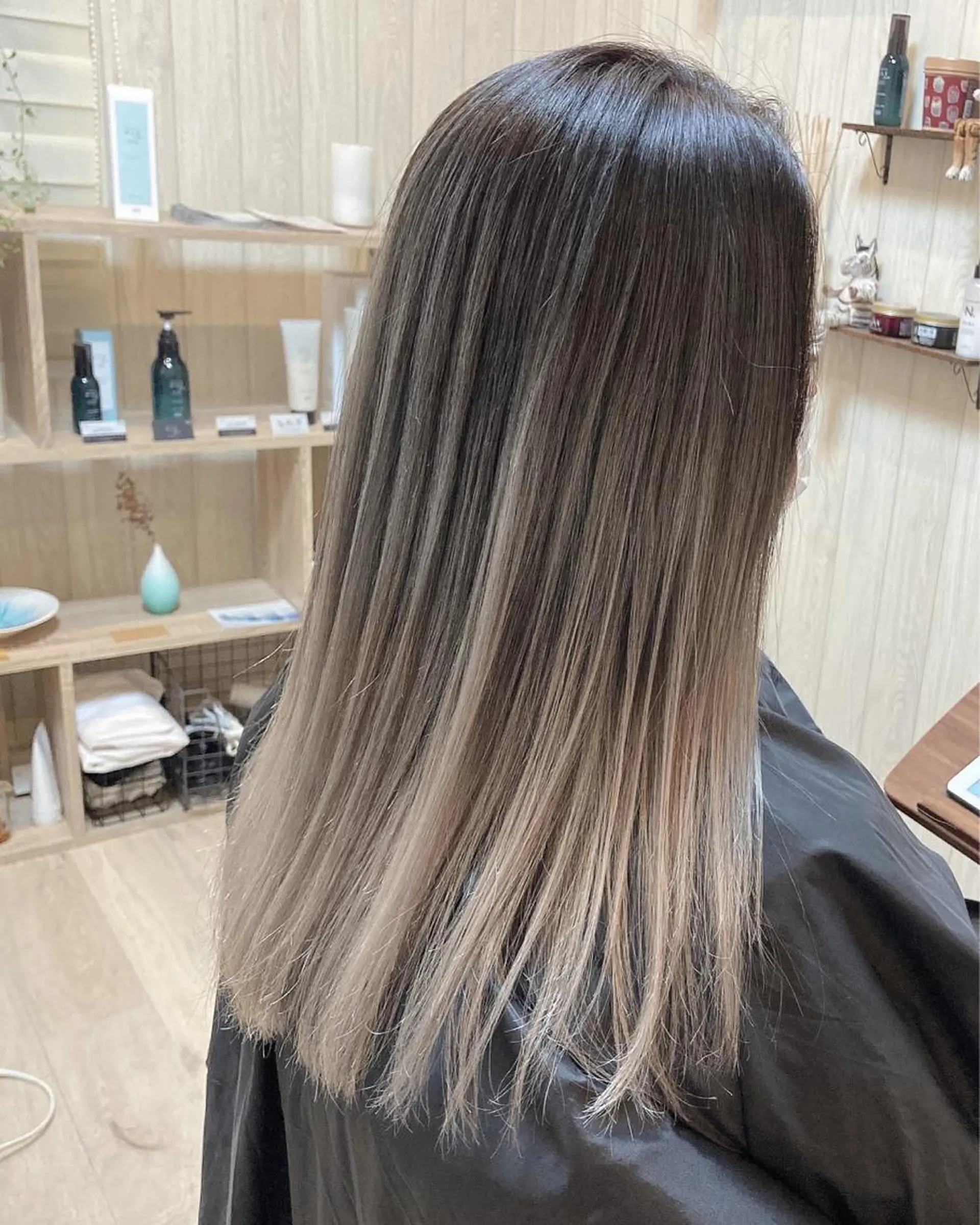 セミロング カラー MERCI所属・マツモト コウダイのヘアスタイル