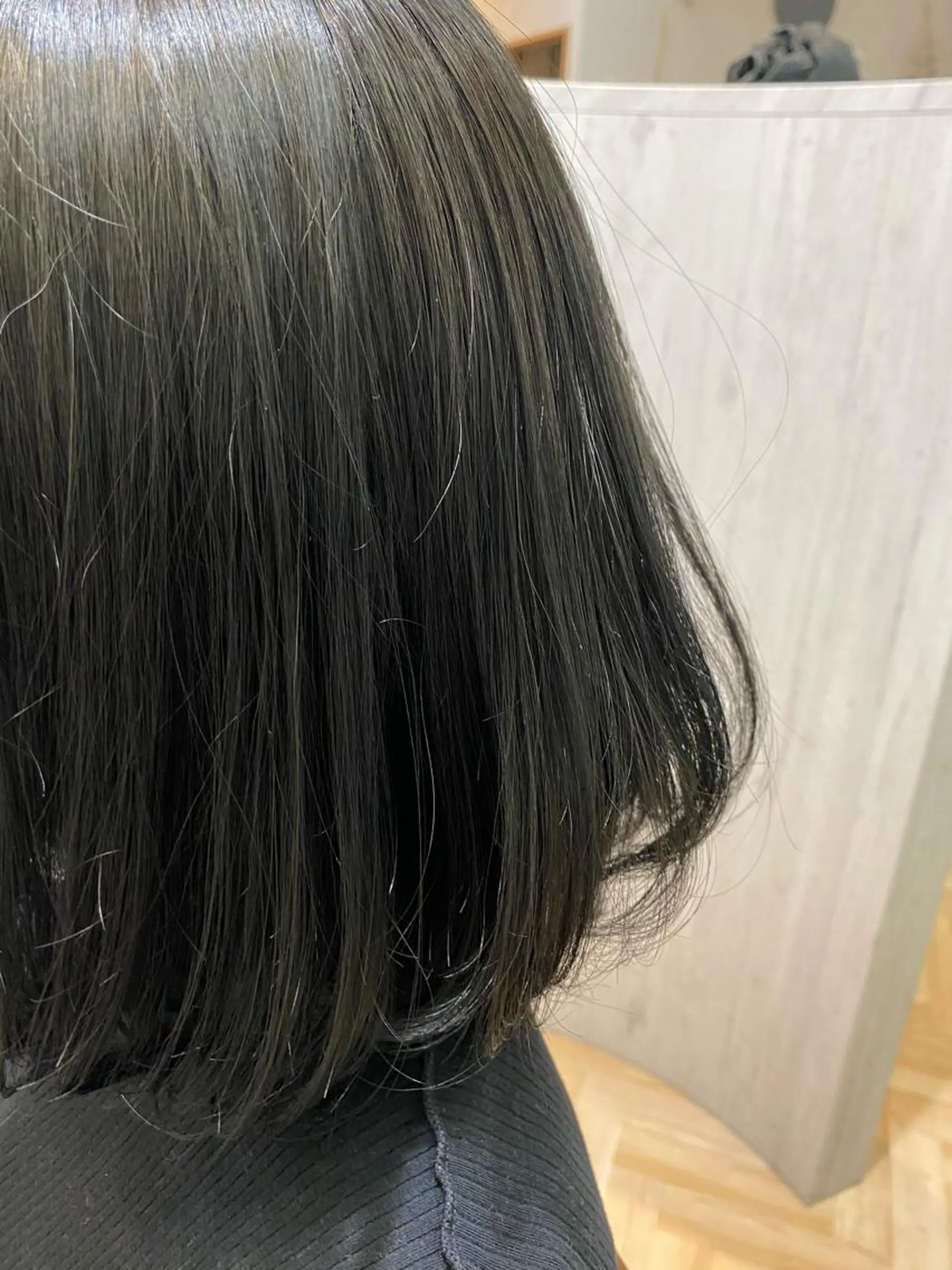 カラー 黒髪 ブリーチ ブルーカラー ブルーブラック ブリーチなしカラー 齋藤 優のヘアスタイル