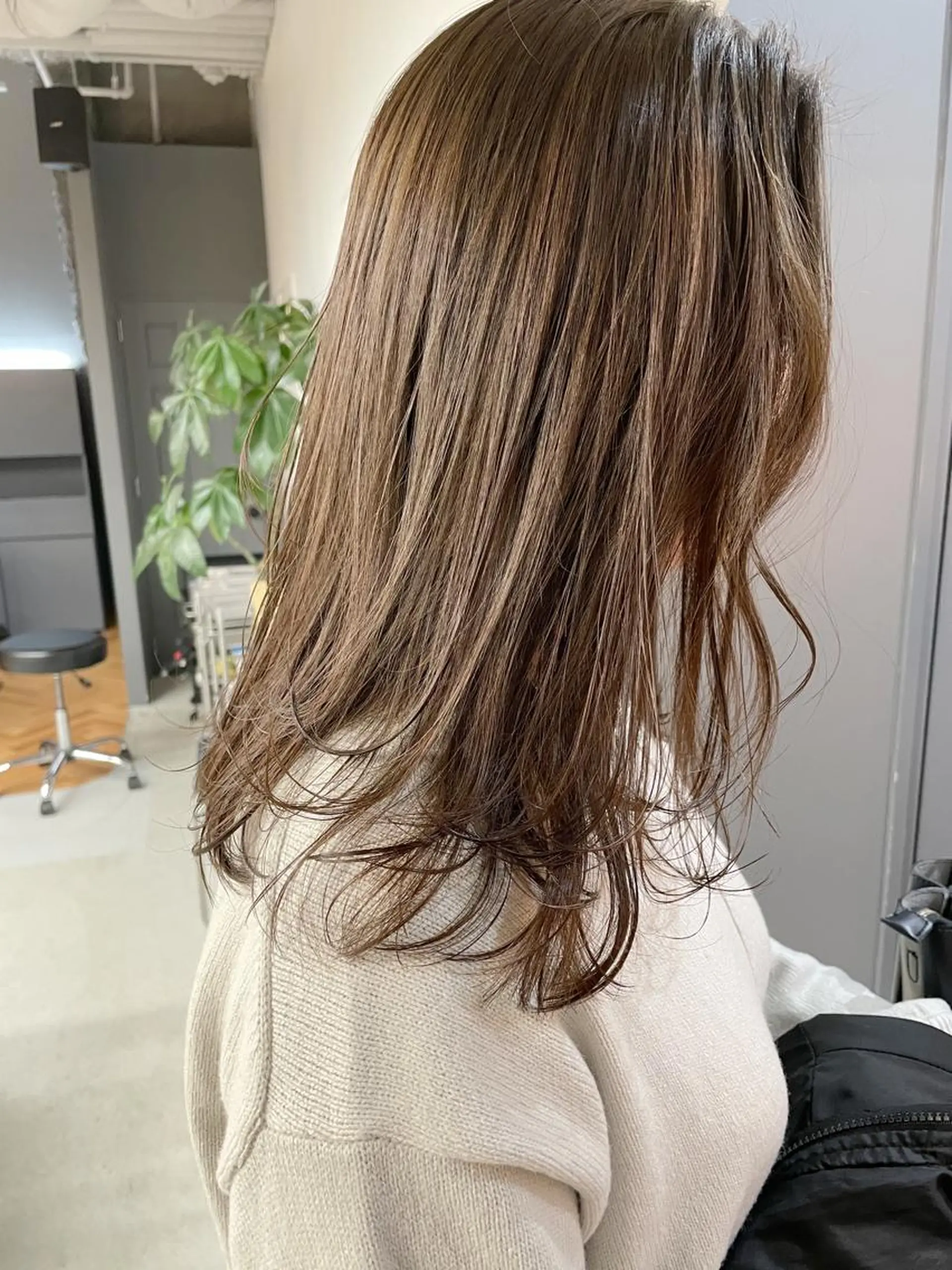 セミロング カラー ベージュカラー ブリーチ ブリーチなしカラー マエダ リョウのヘアスタイル