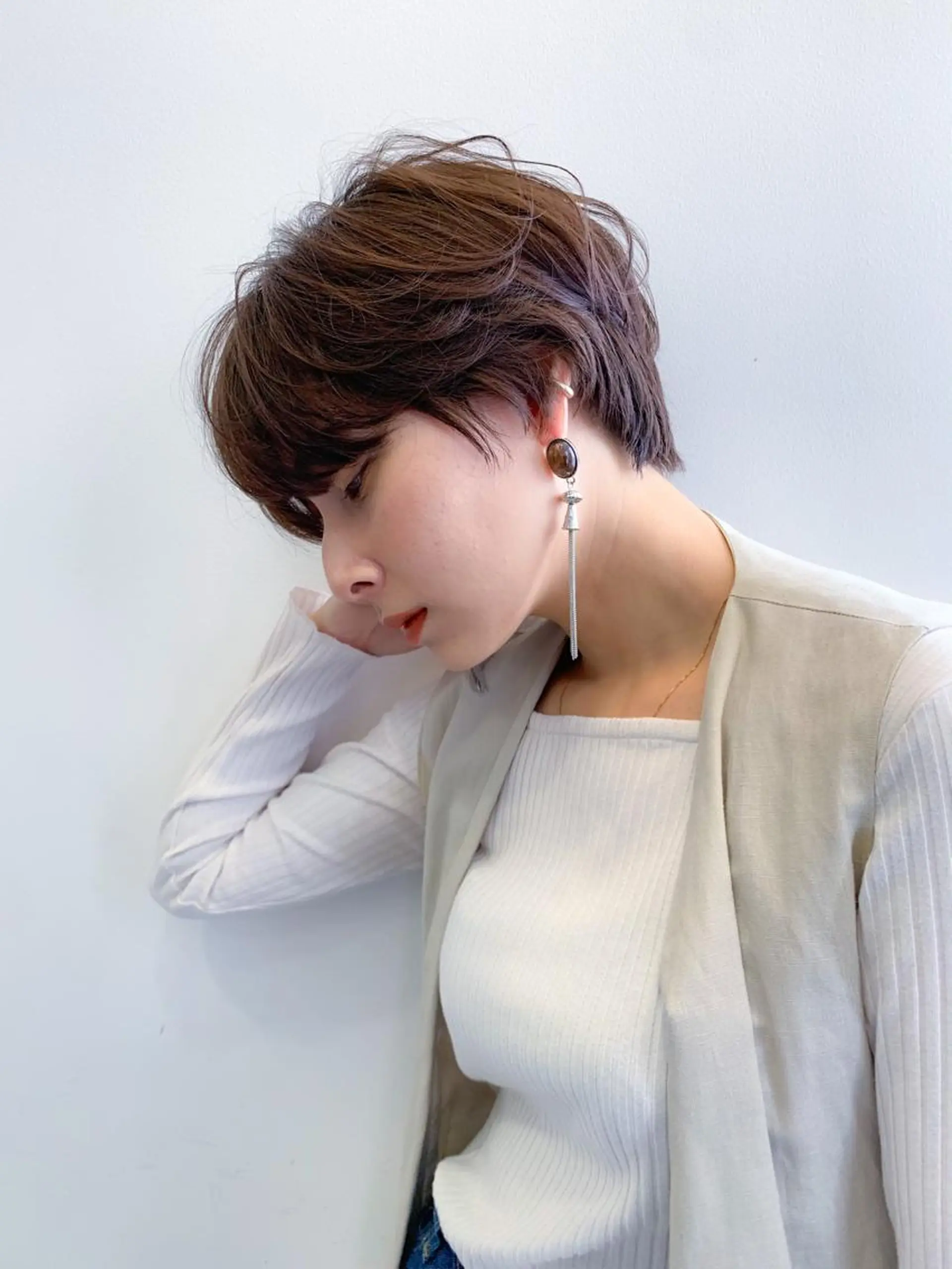 ショート カラー アッシュ ブリーチ ケアブリーチ 透明感カラー ダブルカラー モリシュンスケ /レイヤー/髪質改善のヘアスタイル
