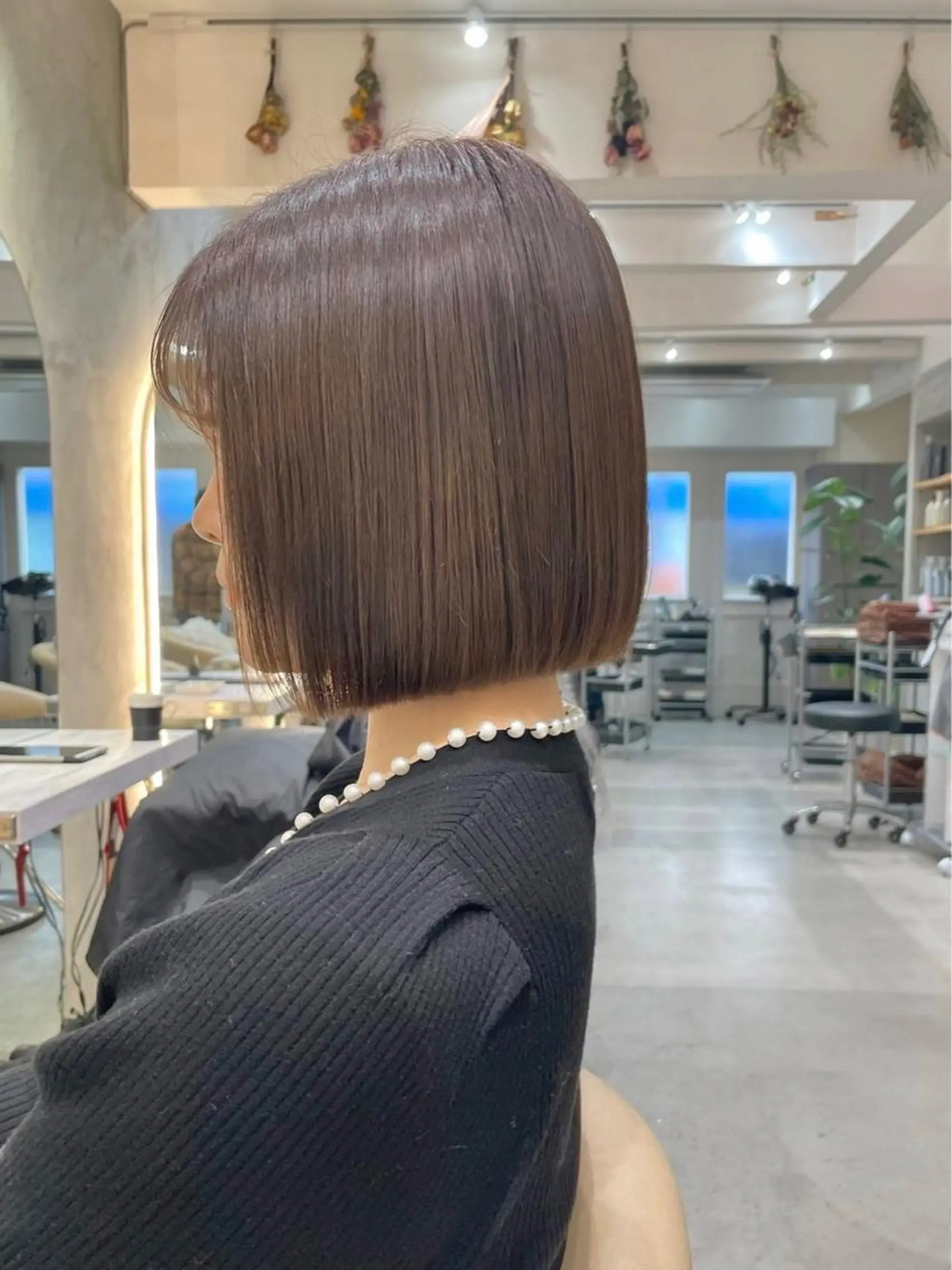 ミディアム カラー ヘアアレンジ ワンレンボブ ショートボブ アッシュ バレイヤージュ ベージュカラー カット ヘアカラー トリートメント 髪質改善【縮毛矯正】 美髪ボブを量産する人のヘアスタイル