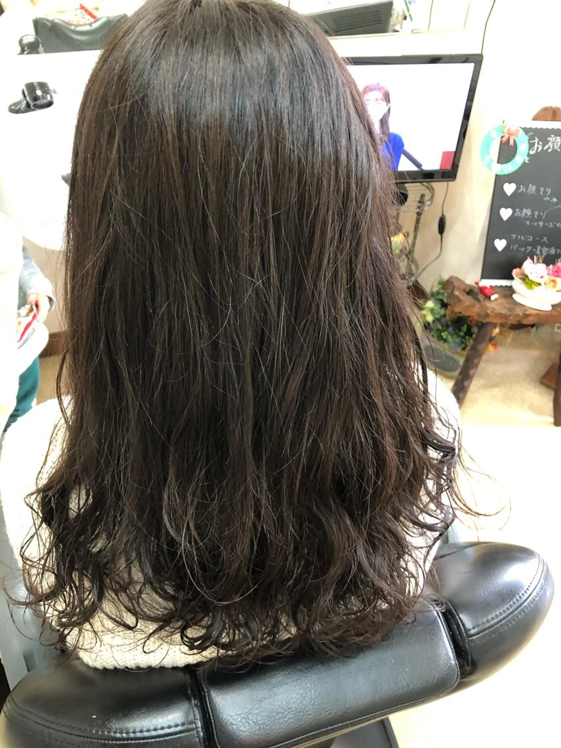 セミロング パーマ カット パーマ ヘアサロン モカ所属・石塚 浩のヘアスタイル