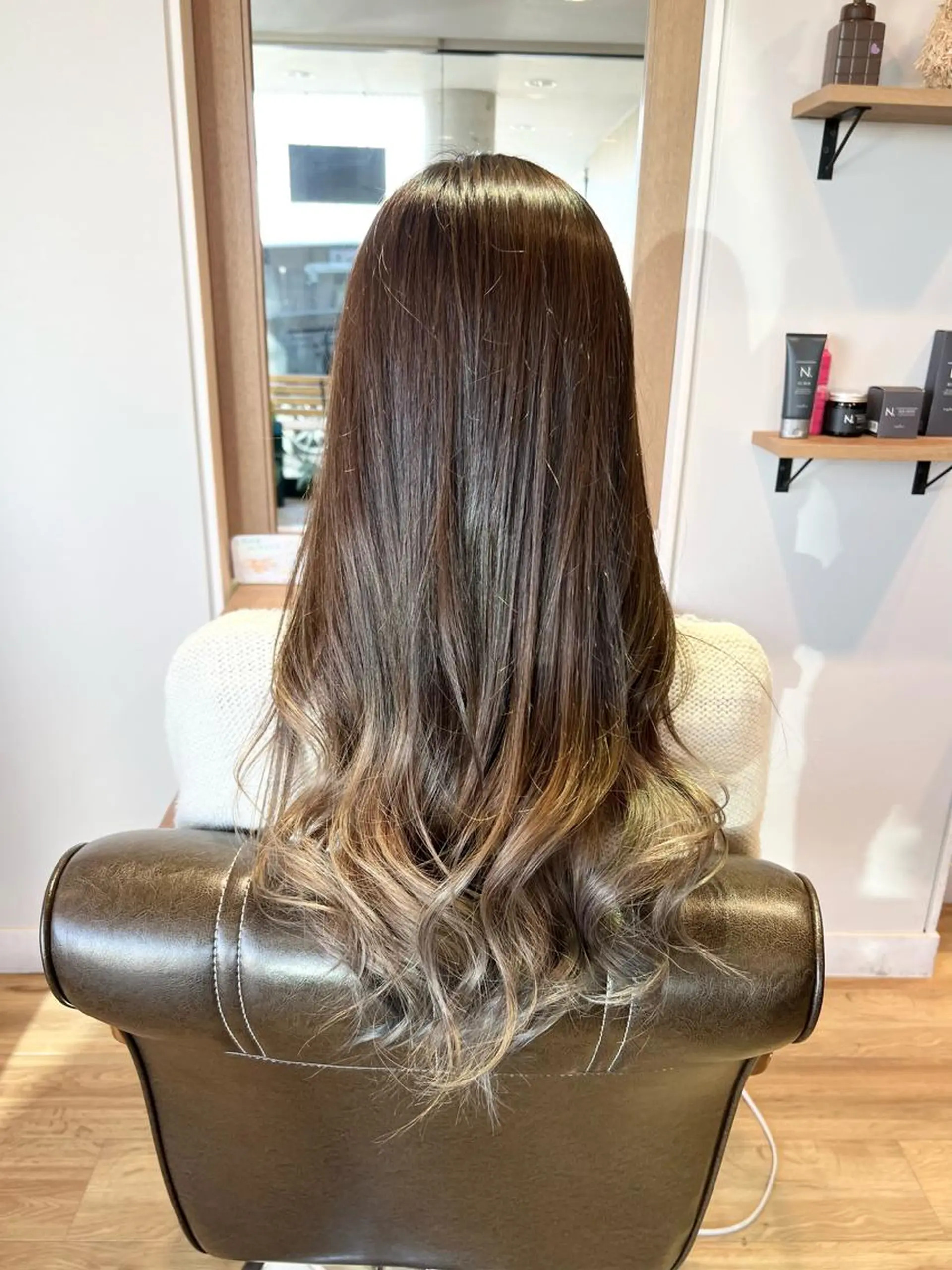 ロング カラー グラデーションカラー グレージュ ヘアカラー トリートメント 堀 望美のヘアスタイル