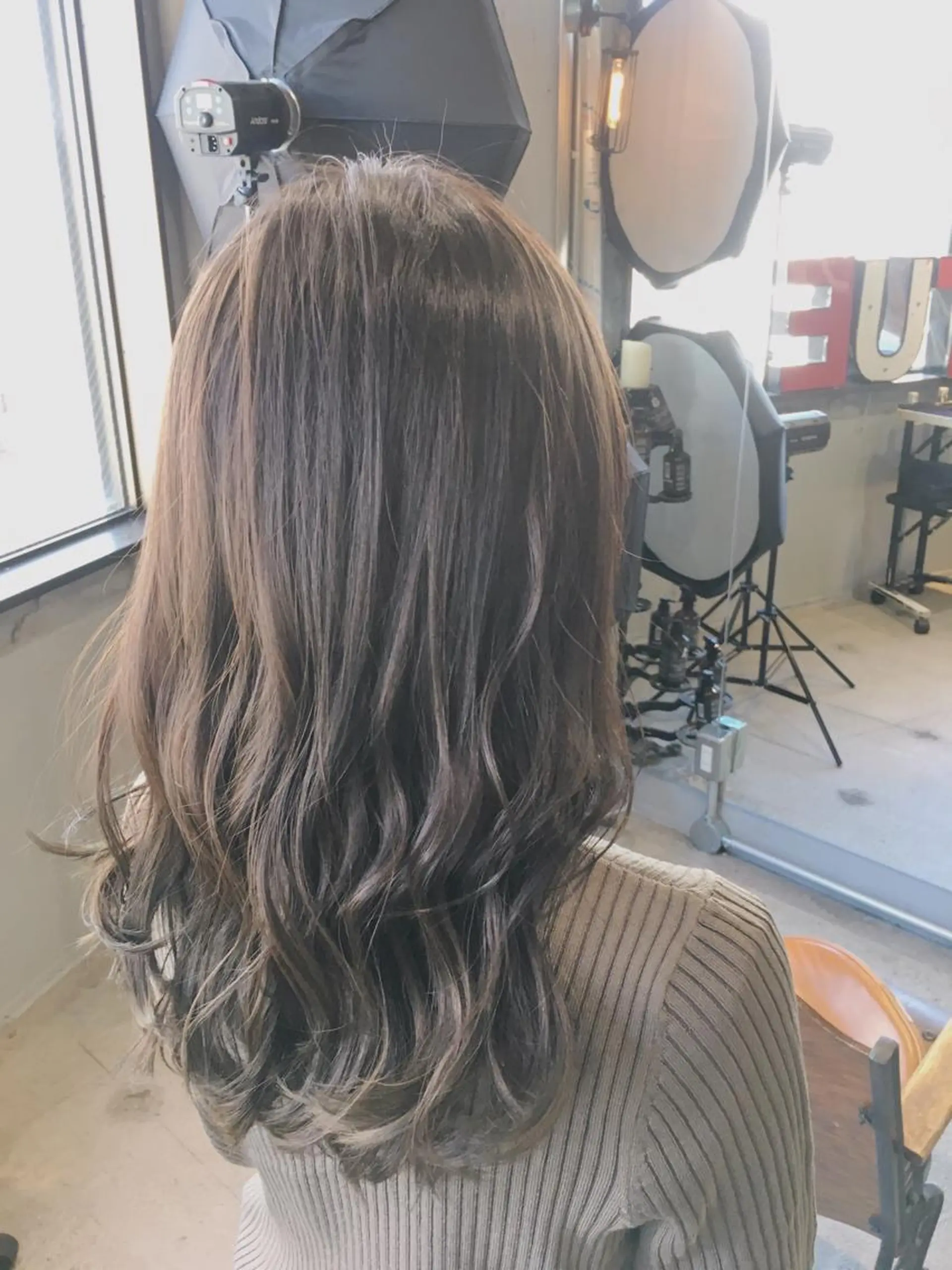 ロング カラー パーマ ブリーチ グレージュ ミルクティーグレージュ ブリーチなしカラー 代表 中島貴志のヘアスタイル