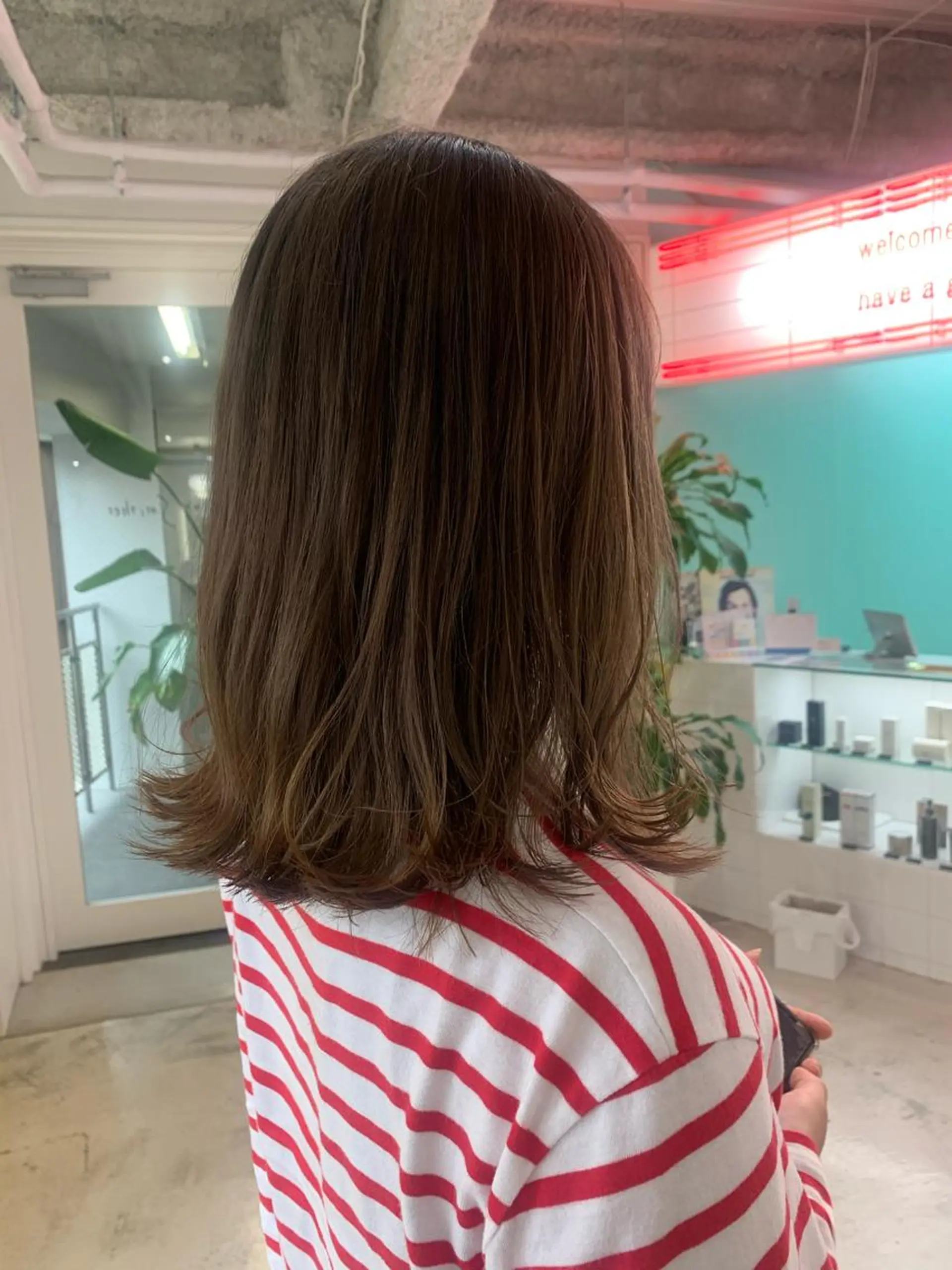 ミディアム カット ヘアカラー 🧨ブリーチー×ボブ レイヤー💎じゅえるのヘアスタイル