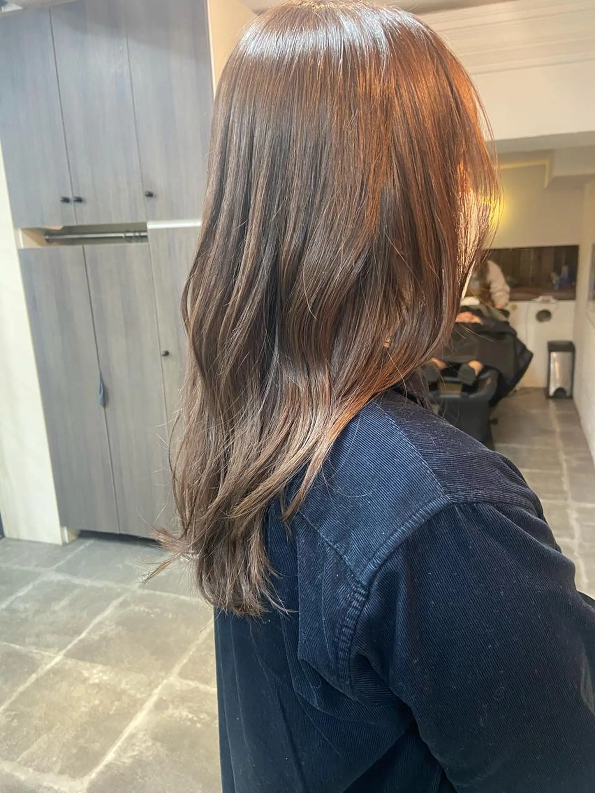ミディアム カラー ヘアアレンジ アッシュ アッシュブラウン ベージュカラー ブラウンカラー イルミナカラー SALOWIN自由が丘所属・ヘッドスパ✨髪質ケア サロン🌿chacoのエステ・リラクイメージ