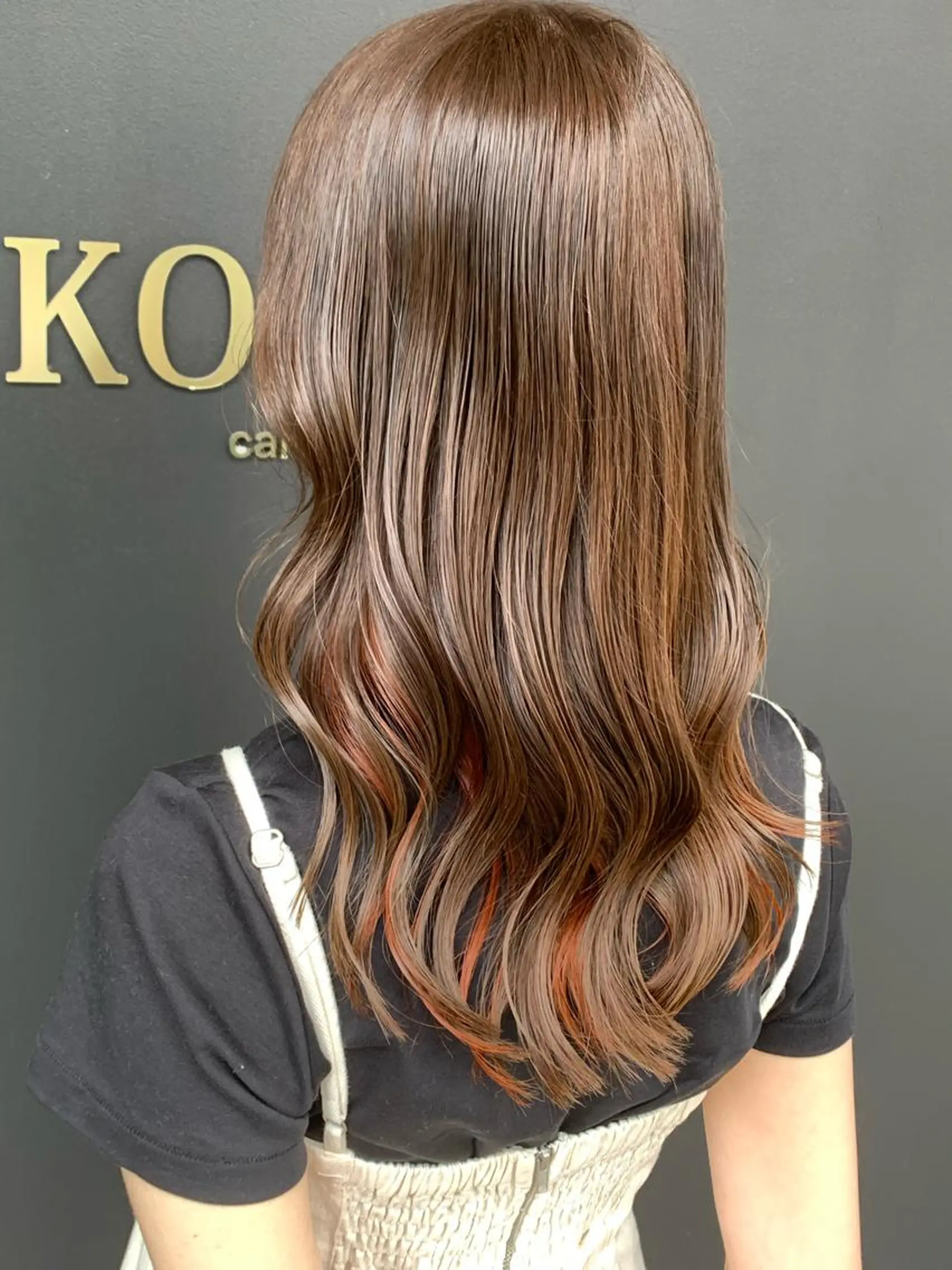 ロング カラー アッシュ オレンジ カット ヘアカラー トリートメント 上田 紗也のヘアスタイル