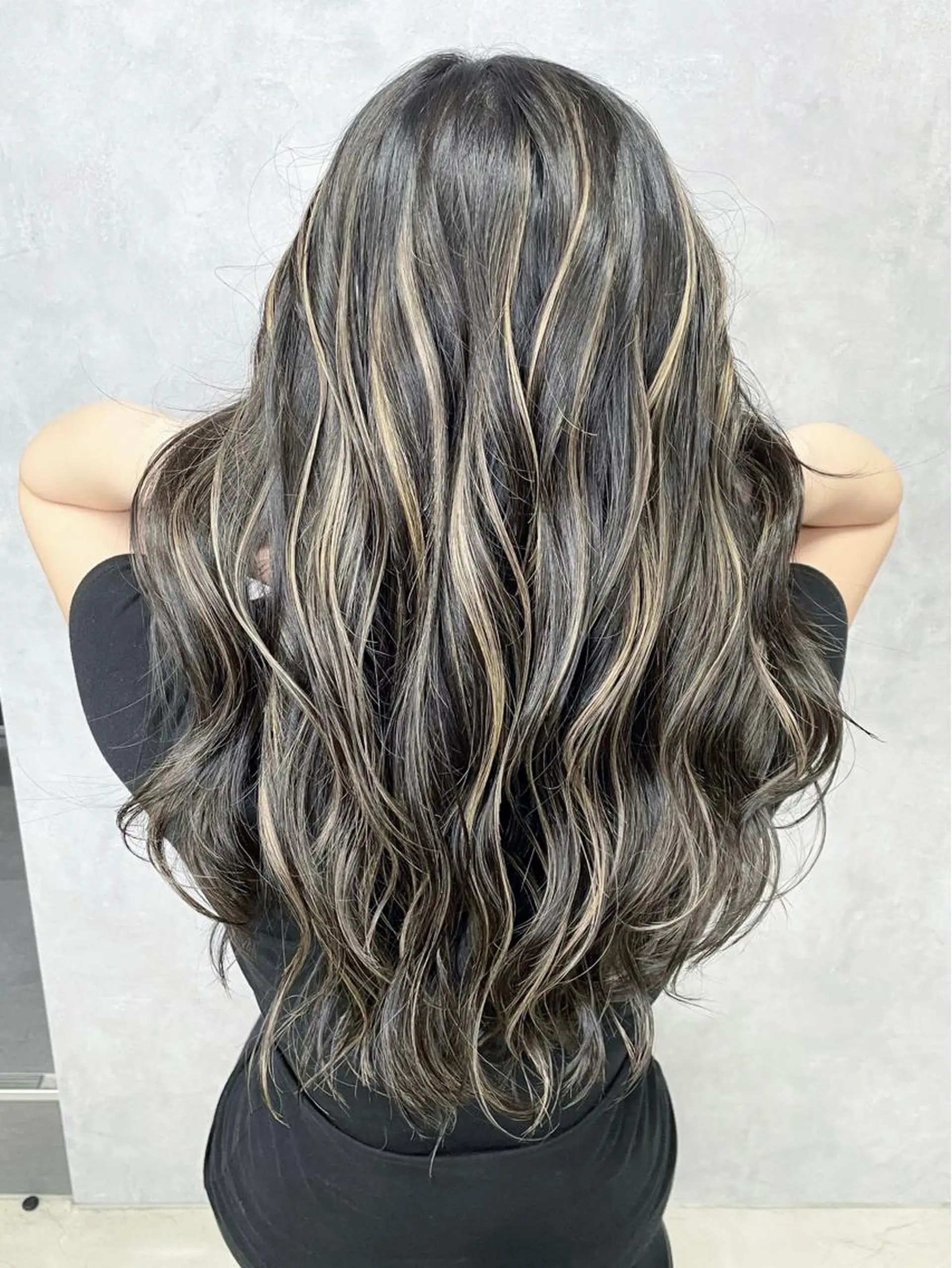 ロング カラー ハイライトカラー ハイライト ヘアカラー LUXBE LUCE 那覇小禄イオン店所属・LUXBE LUCE ひなののヘアスタイル