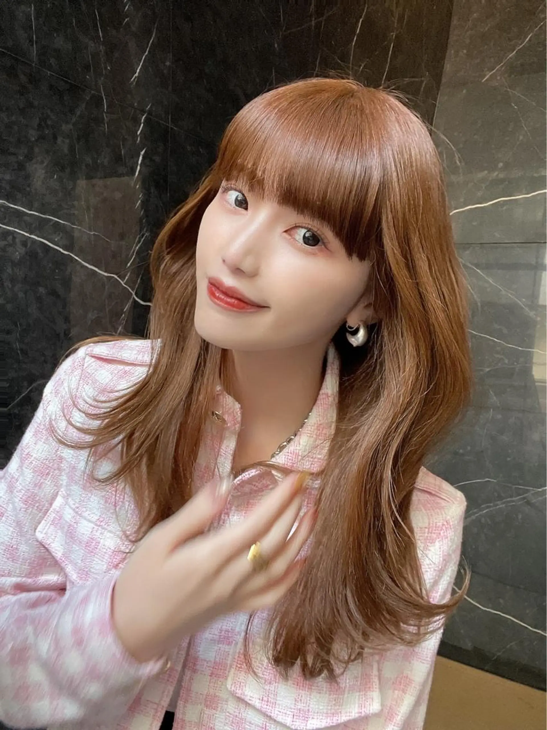 セミロング くびれヘア エギョモリ 顔まわりレイヤー 顔周りカット かきあげバング ヘアカラー トリートメント ボブパーマ ウルフパーマのヘアスタイル