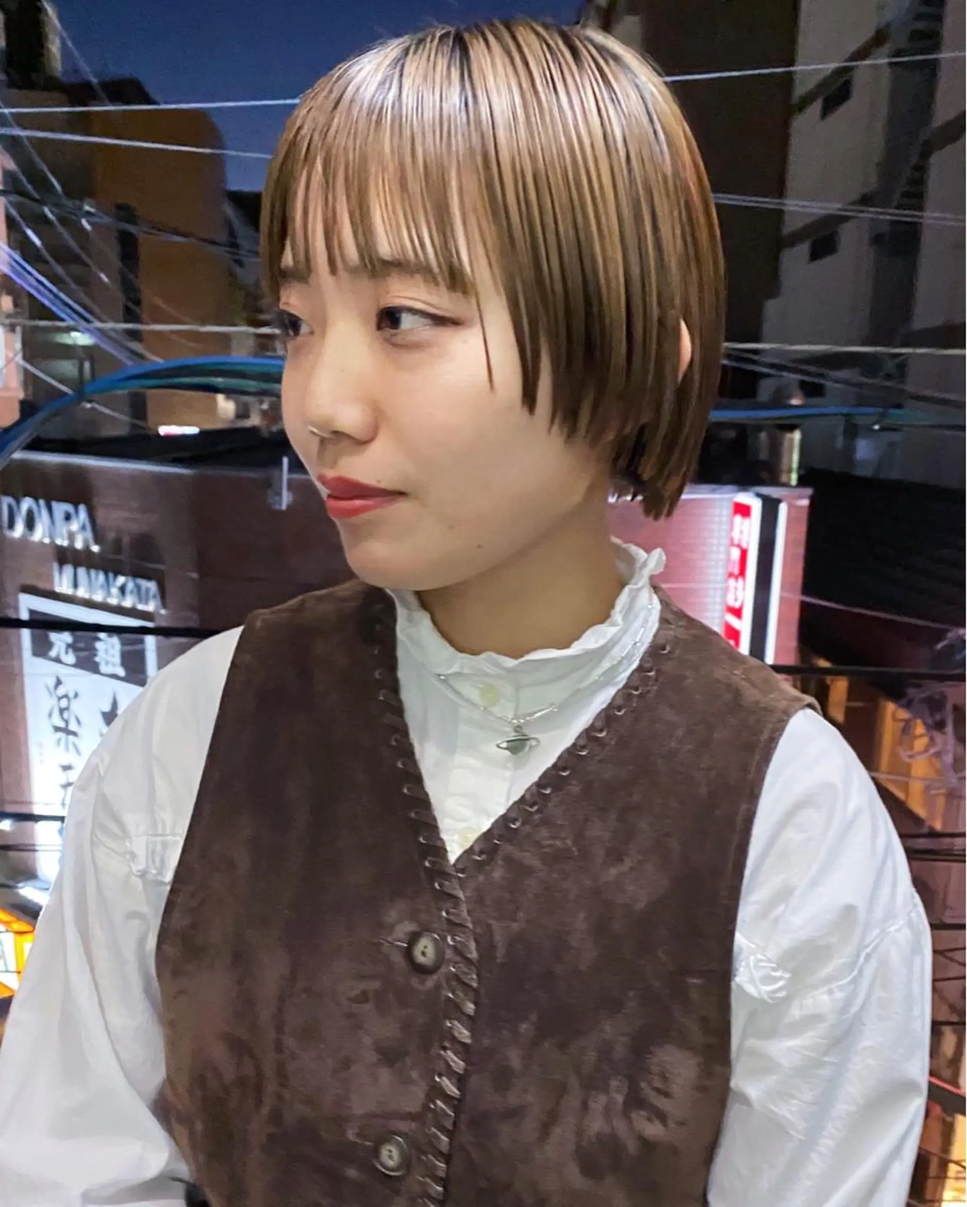 ショート カラー バレイヤージュ ブリーチ ケアブリーチ ダブルカラー グラデーションカラー qiie/長友 インナーカラーのヘアスタイル