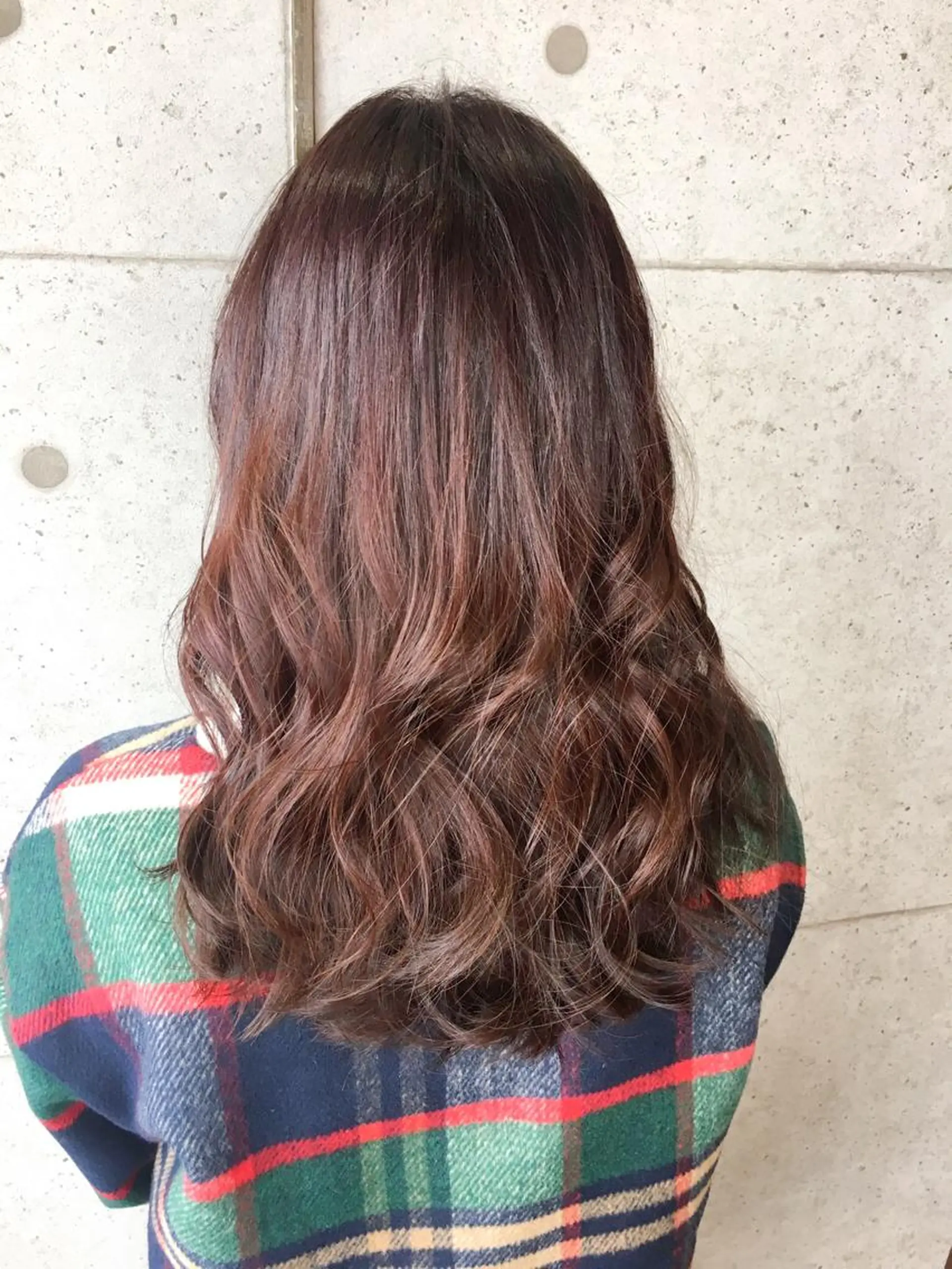 ミディアム 足立 磨咲のヘアスタイル