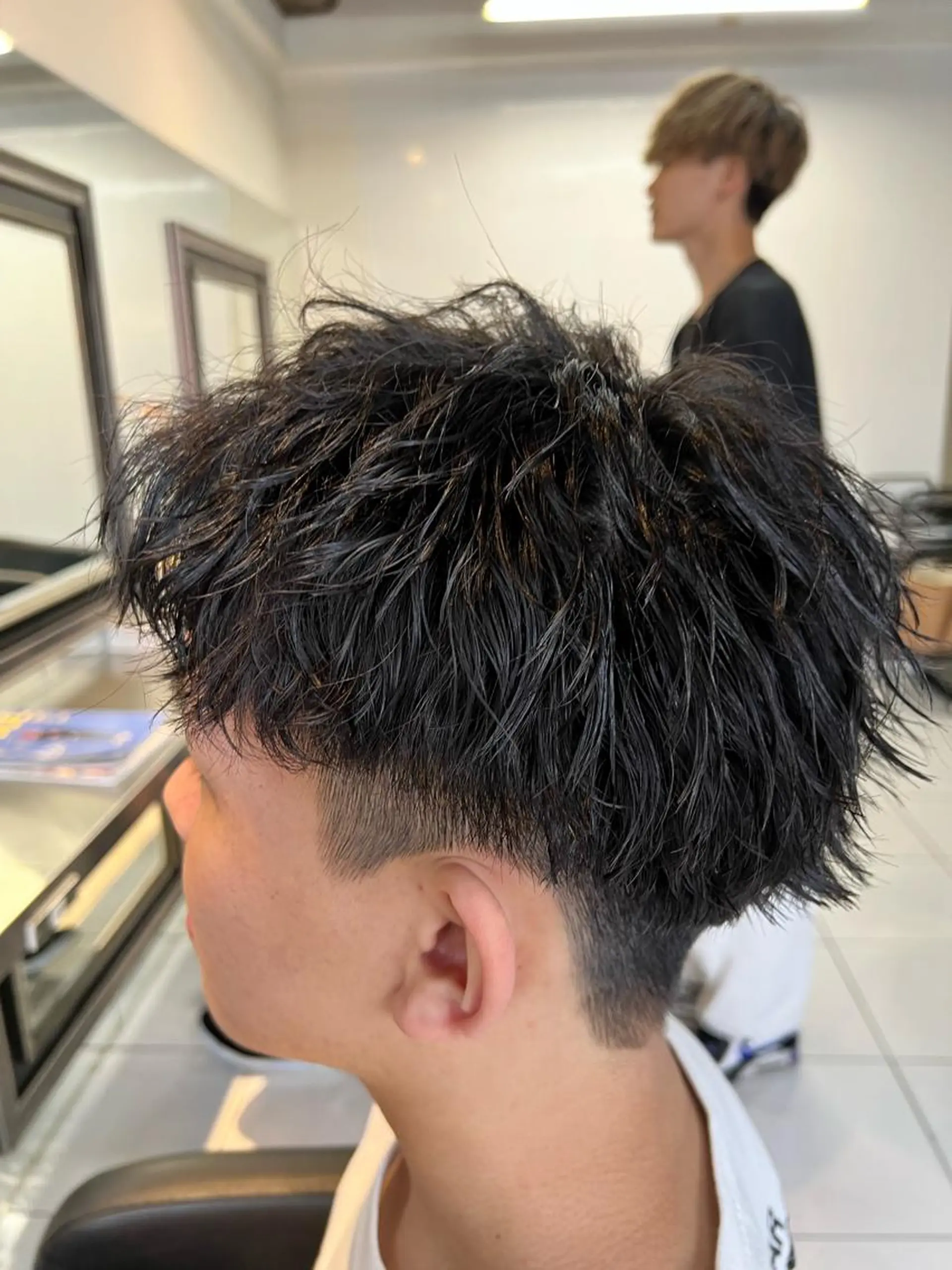 パーマ メンズ センターパート フェードカット カルマパーマ マッシュ メンズパーマ カット パーマ パーマ特化美容師 茂木広幸のヘアスタイル