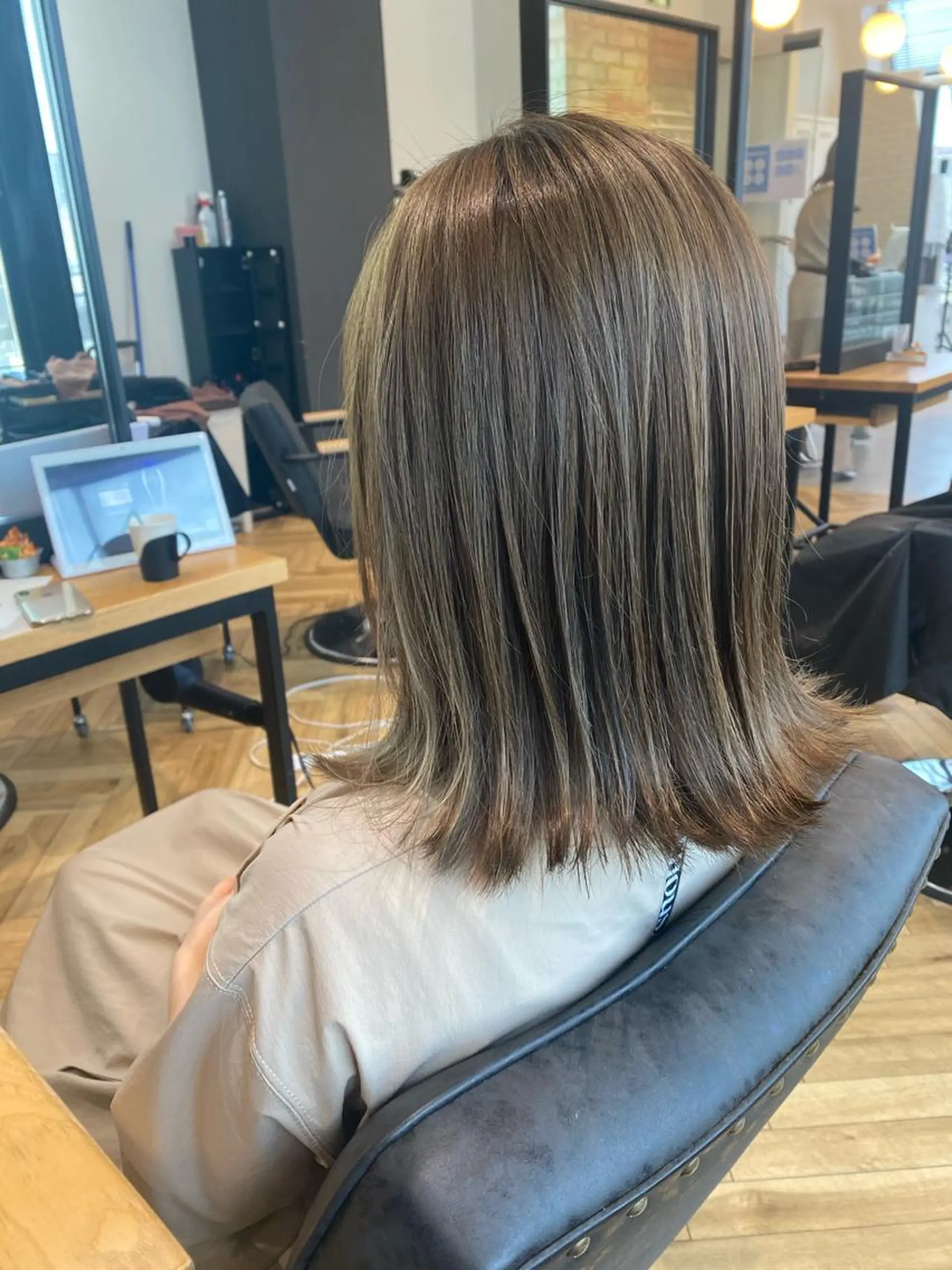 ミディアム ハイライト ヘアカラー トリートメント YUNA ユウナのヘアスタイル
