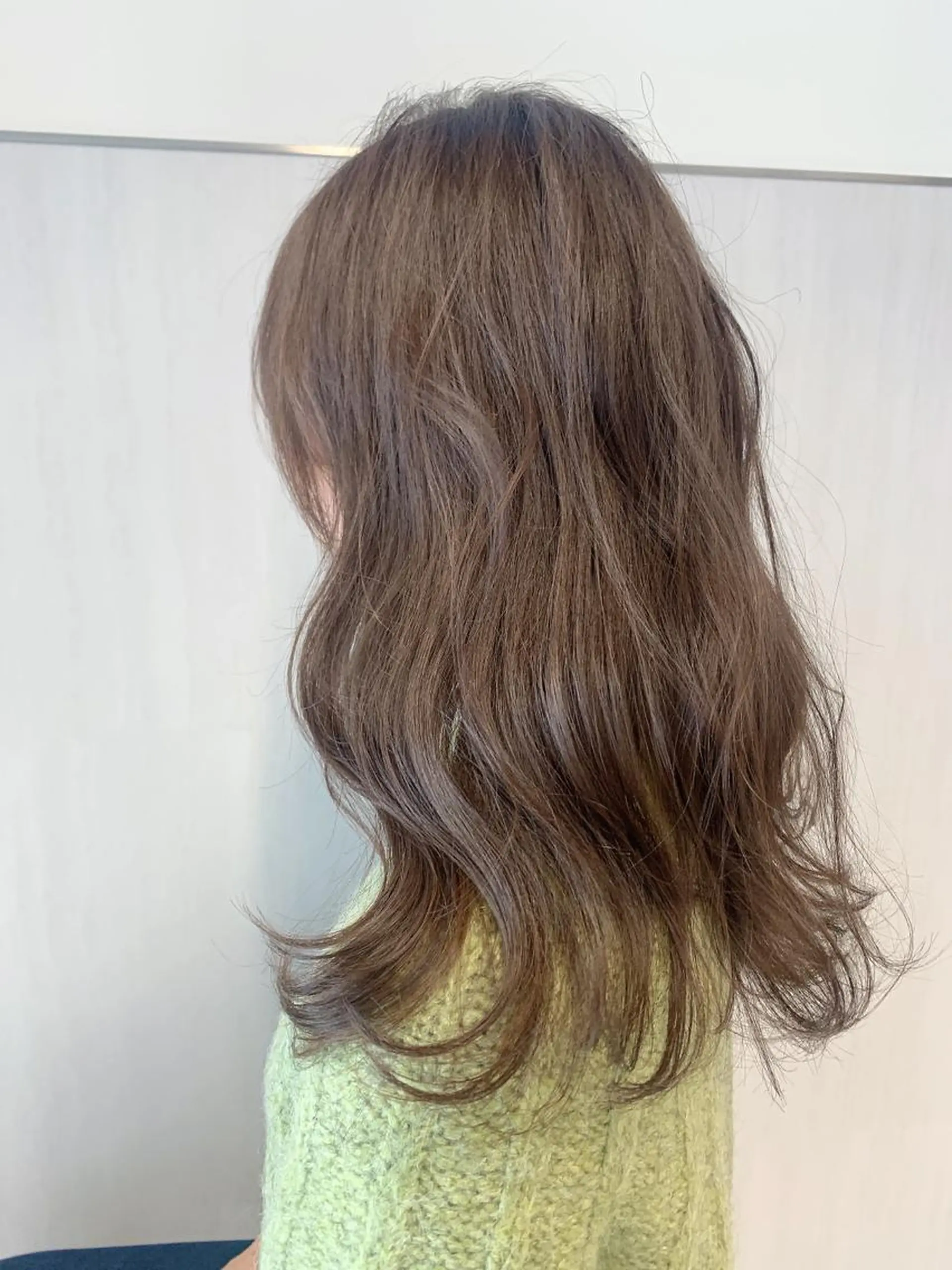 セミロング カラー ベージュカラー ブリーチ ミルクティーベージュ ブリーチなしカラー カット ヘアカラー loe平尾山荘店所属・梅本 有希のヘアスタイル
