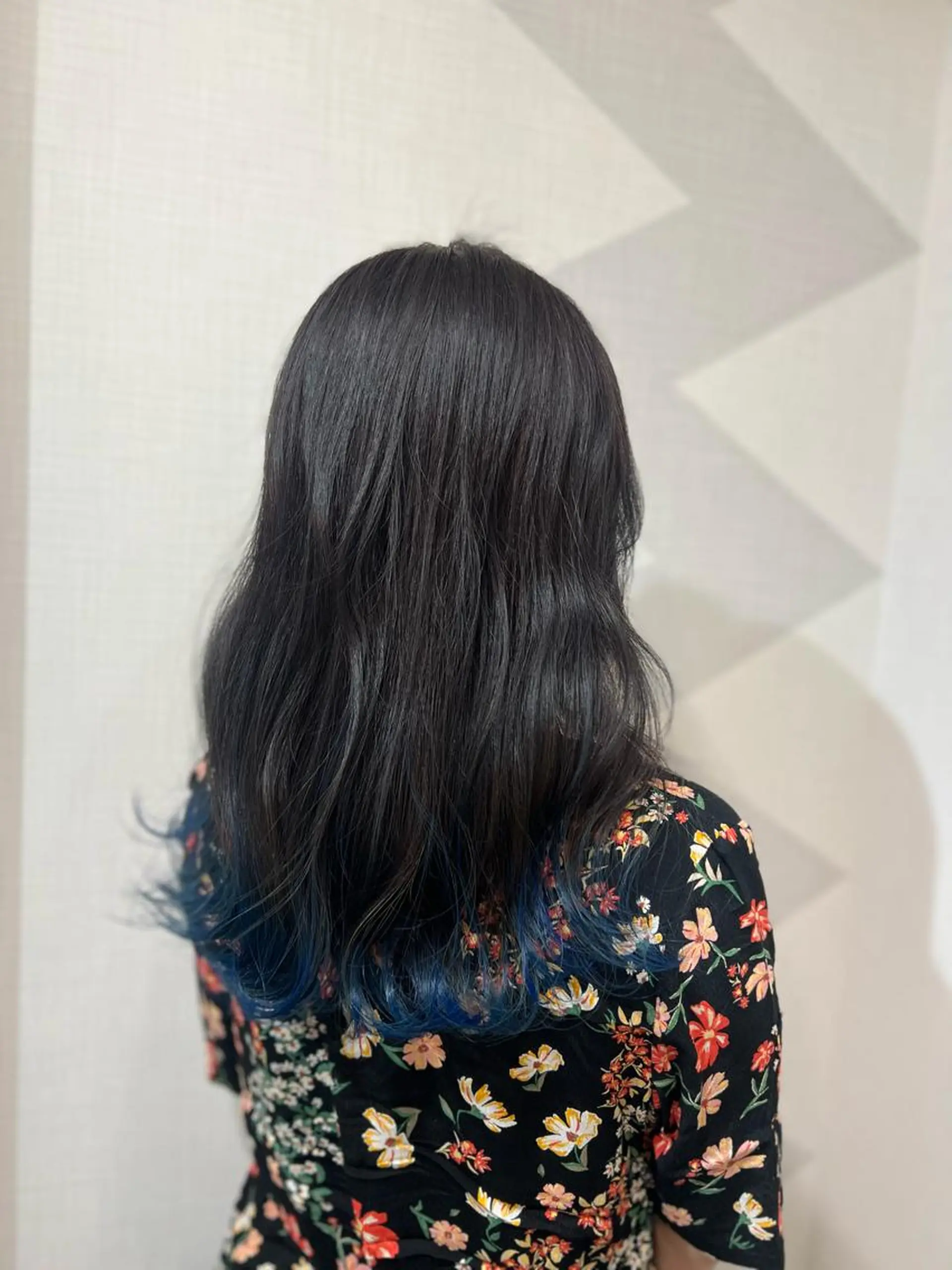 セミロング カラー シールエクステ アディクシーカラー アッシュ バレイヤージュ ミストバング ヘアカラー ＤＥＳＴ所属・吉野 瑳桜のヘアスタイル