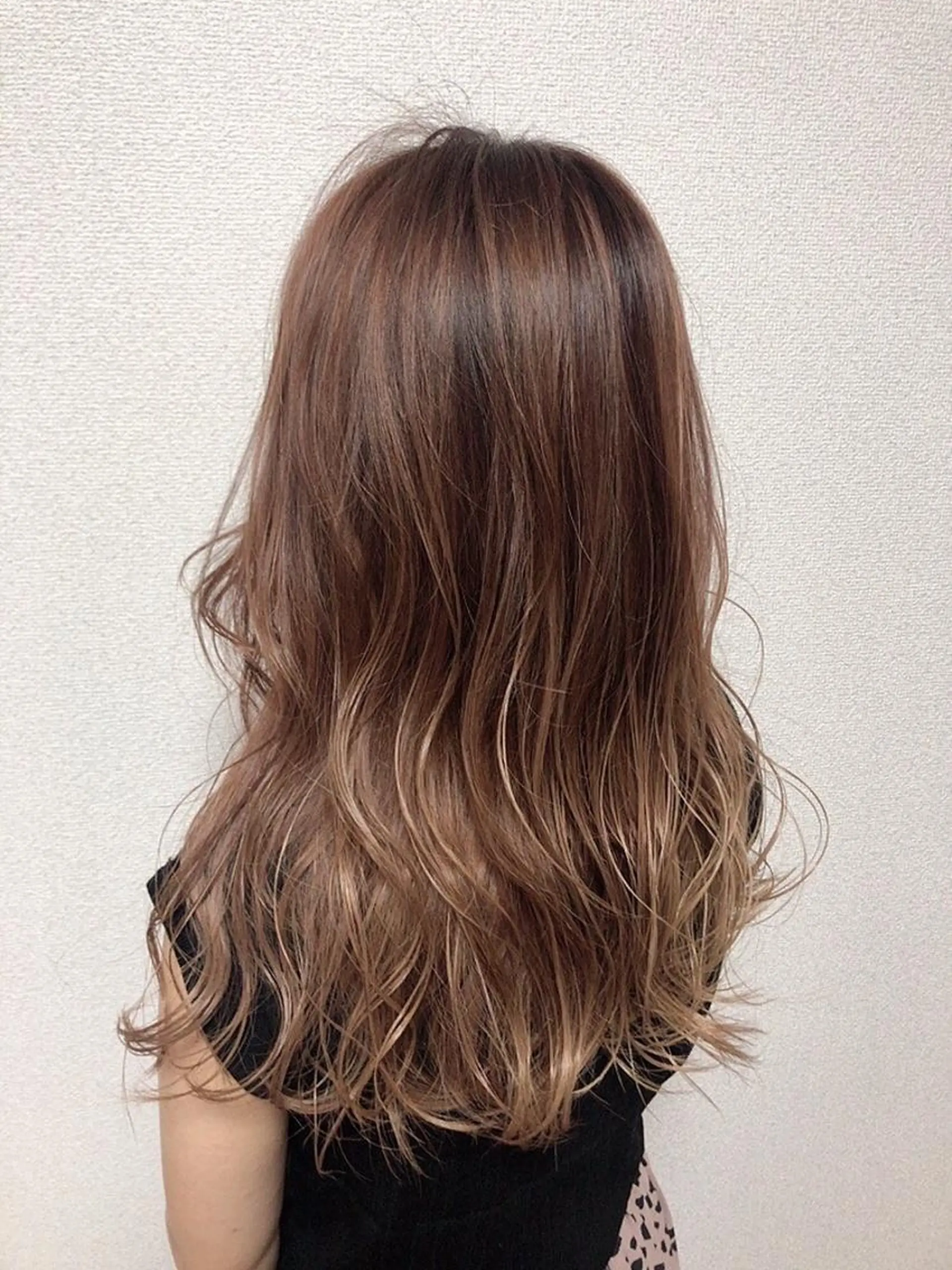 ロング カット ヘアカラー トリートメント Well's TAIGAのヘアスタイル