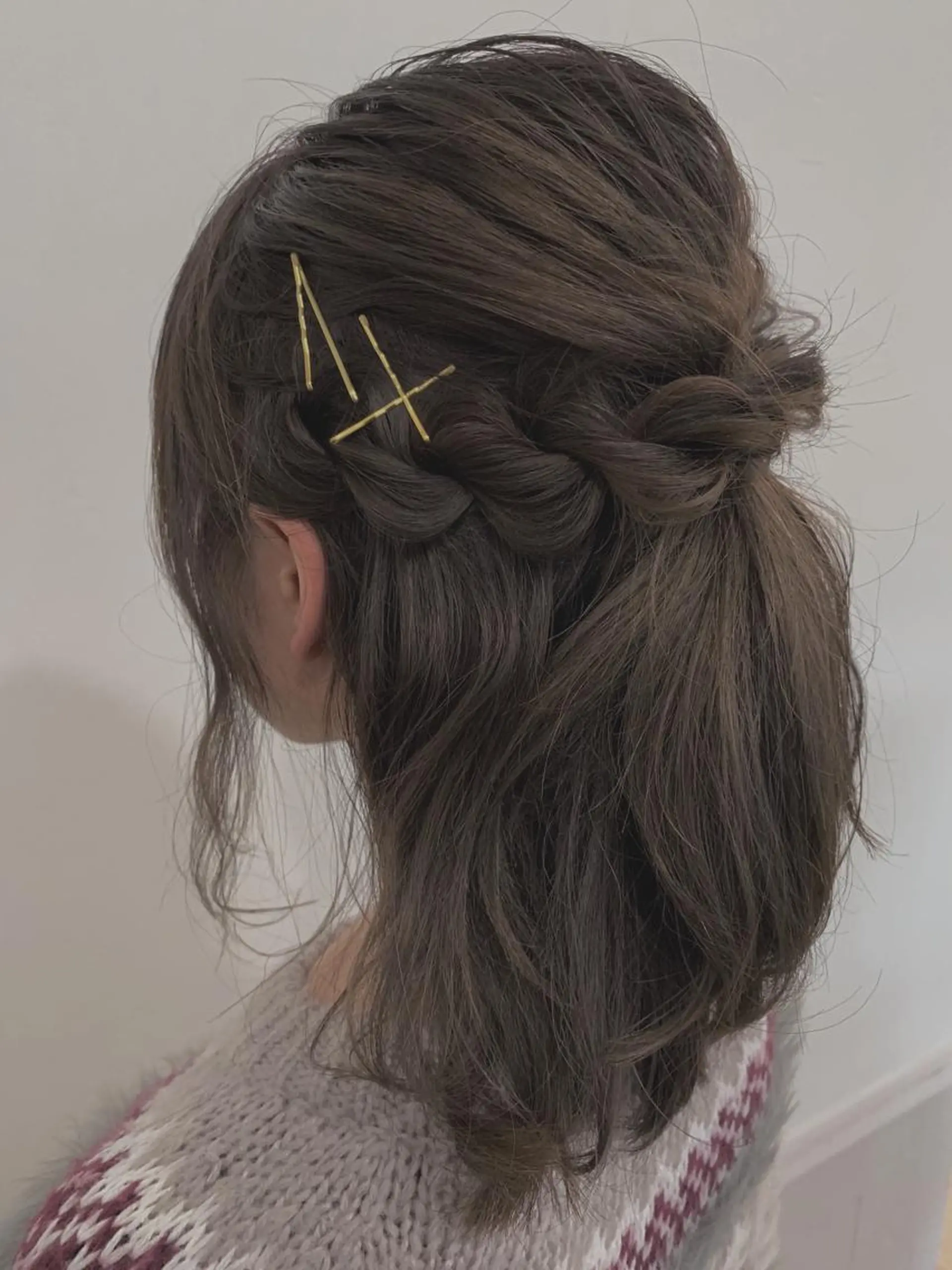 ミディアム ヘアアレンジ ハーフアップ chama レイヤーカットのヘアスタイル