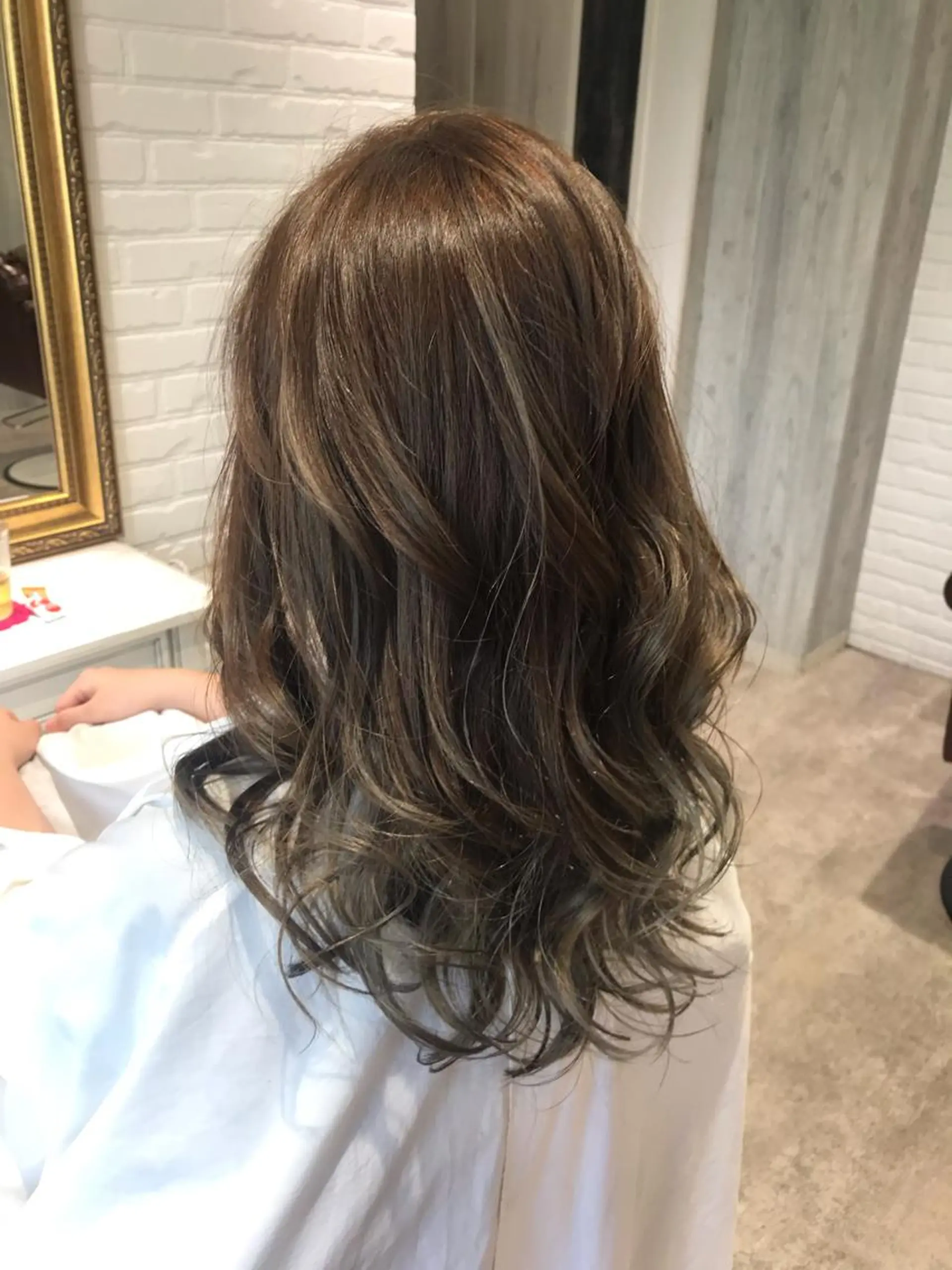 セミロング カラー バレイヤージュ グレージュ レイヤーカット Renatus店長 金子裕美のヘアスタイル