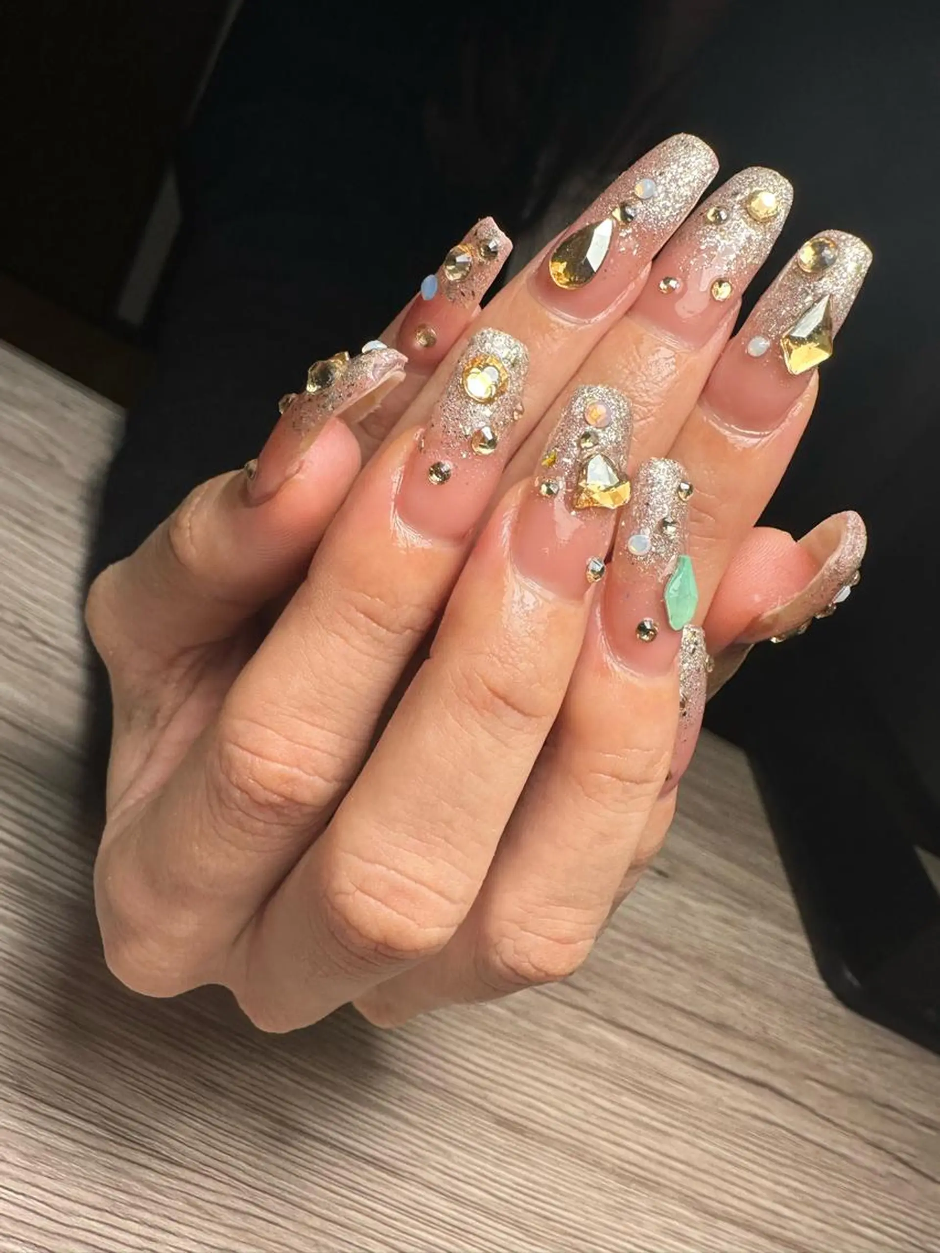 ネイル ハンドネイル akanail .のネイルデザイン