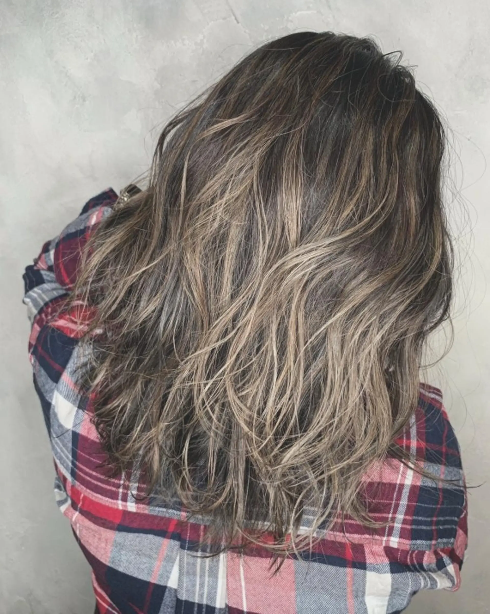 ミディアム カラー アッシュ デザインカラー ハイライトカラー イルミナカラー ハイライト カット ヘアカラー N° aria 三軒茶屋のヘアスタイル