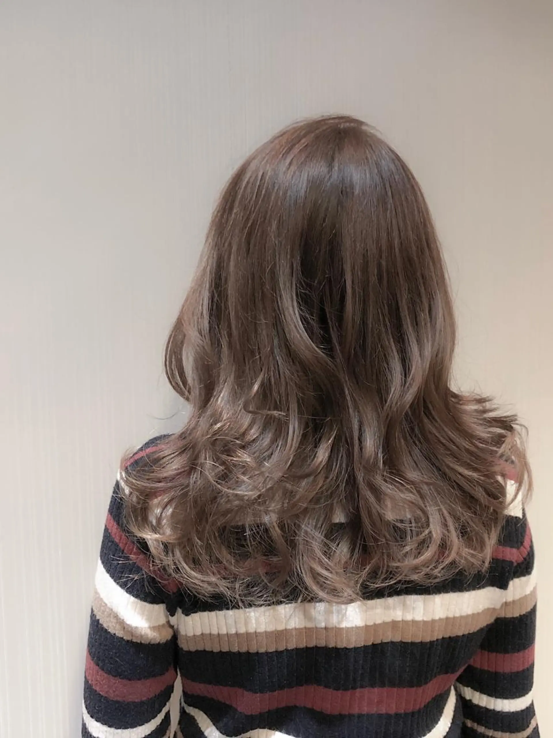 ミディアム カラー グレージュ 小森谷 亮太のヘアスタイル