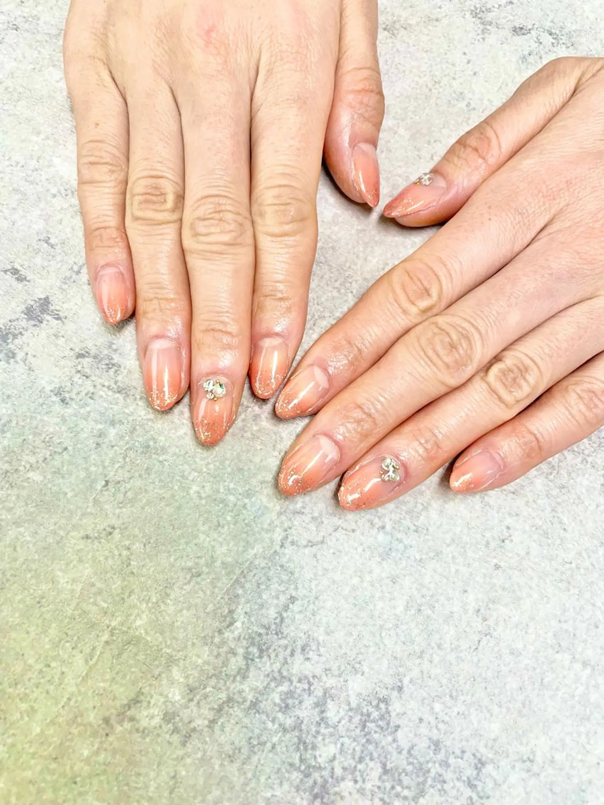 ネイル アートネイル ジェルネイル グラデーション ラメ(グリッター) オフィスネイル ハンドネイル FASTNAIL PLUS 新宿店のネイルデザイン