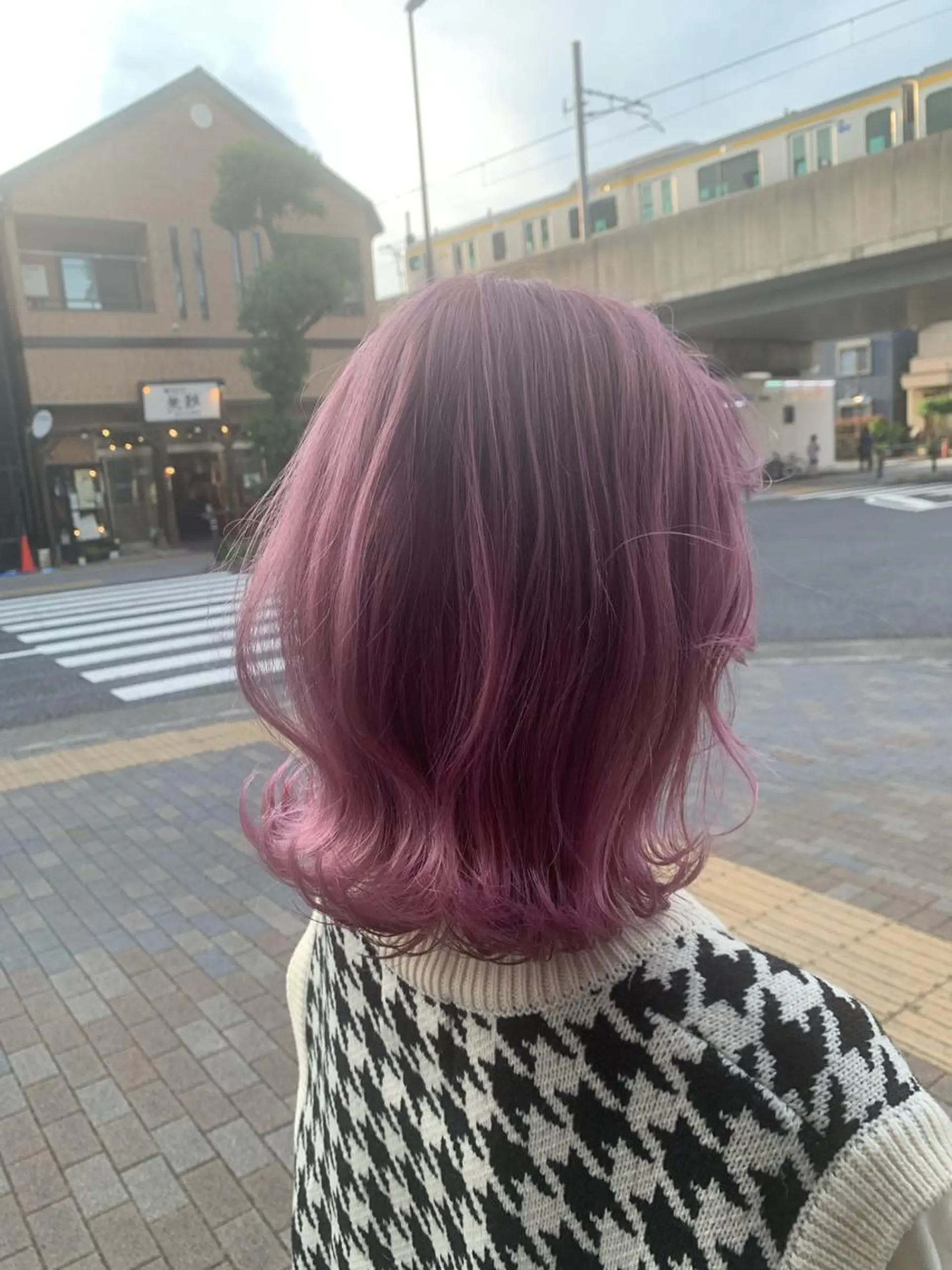 ミディアム カラー ブリーチ ピンクカラー シアーピンク カット ヘアカラー トリートメント hairworksbadass所属・菊地 旬のヘアスタイル