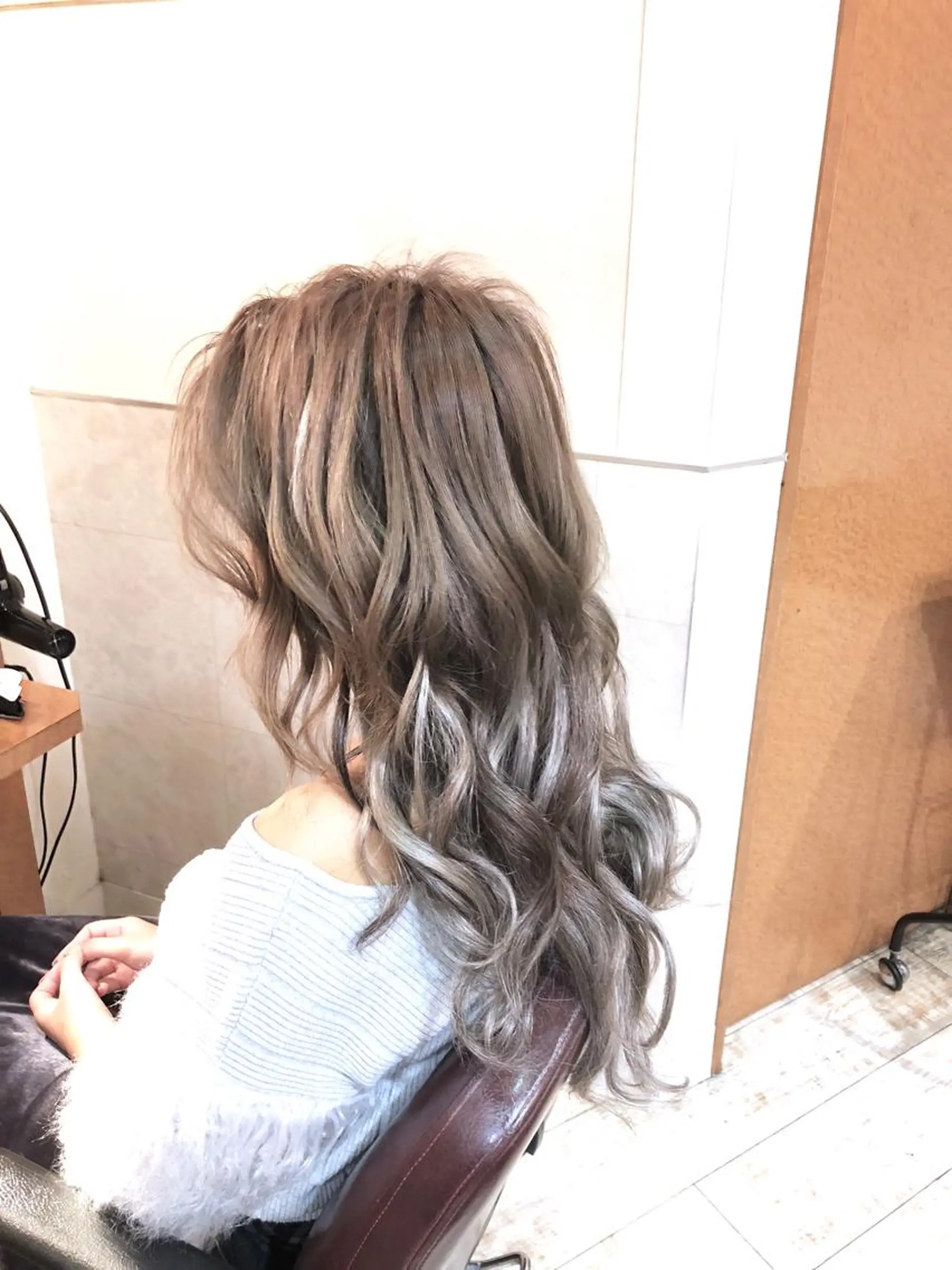 ロング カラー バレイヤージュ グラデーションカラー エクステ レイヤーカット TRUNS髪質改善所属・100%髪質改善特化 TRUNSのヘアスタイル