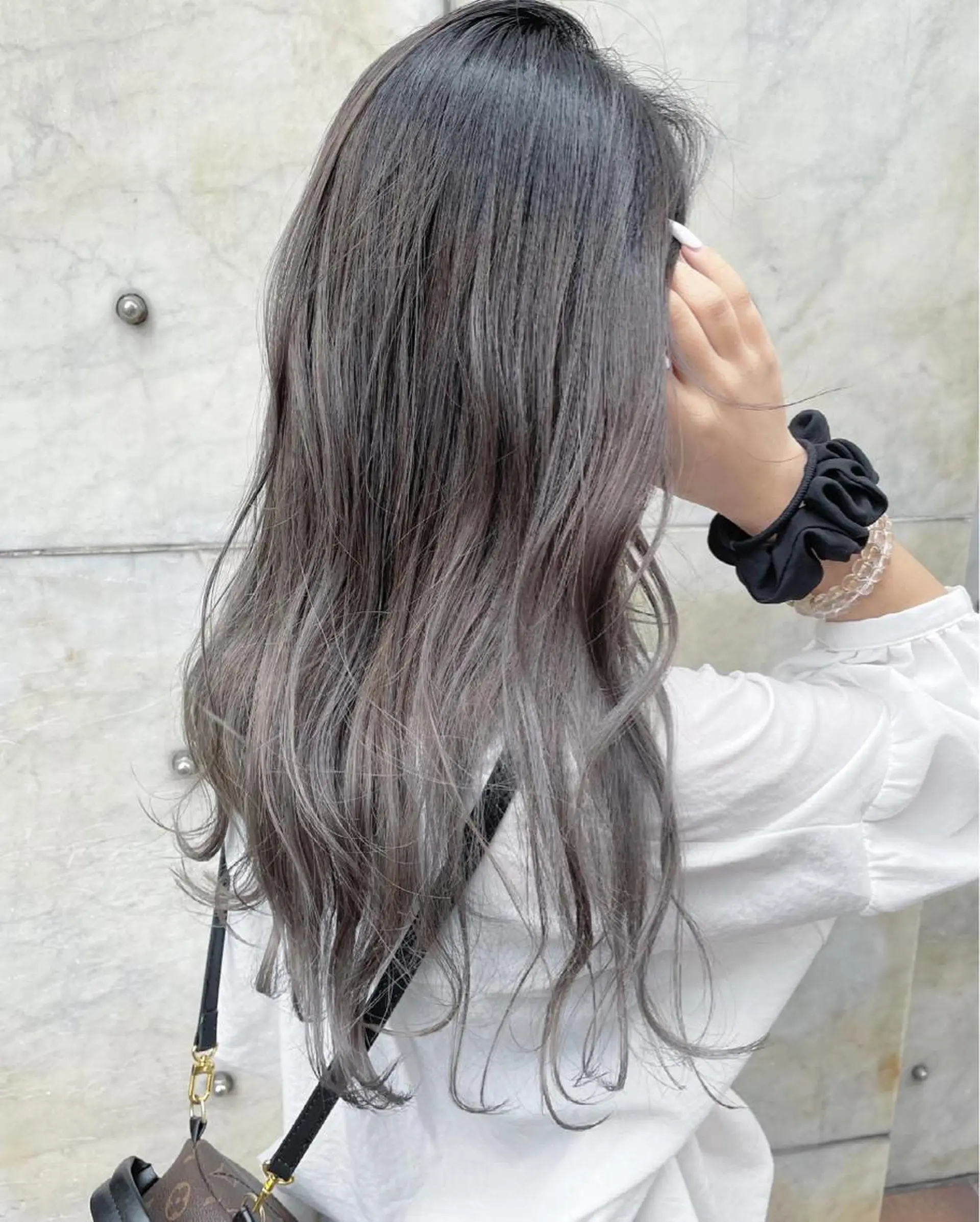 ロング カラー ベージュカラー シルバー シルバーベージュ JIL BLAN 京都所属・RU RIのヘアスタイル