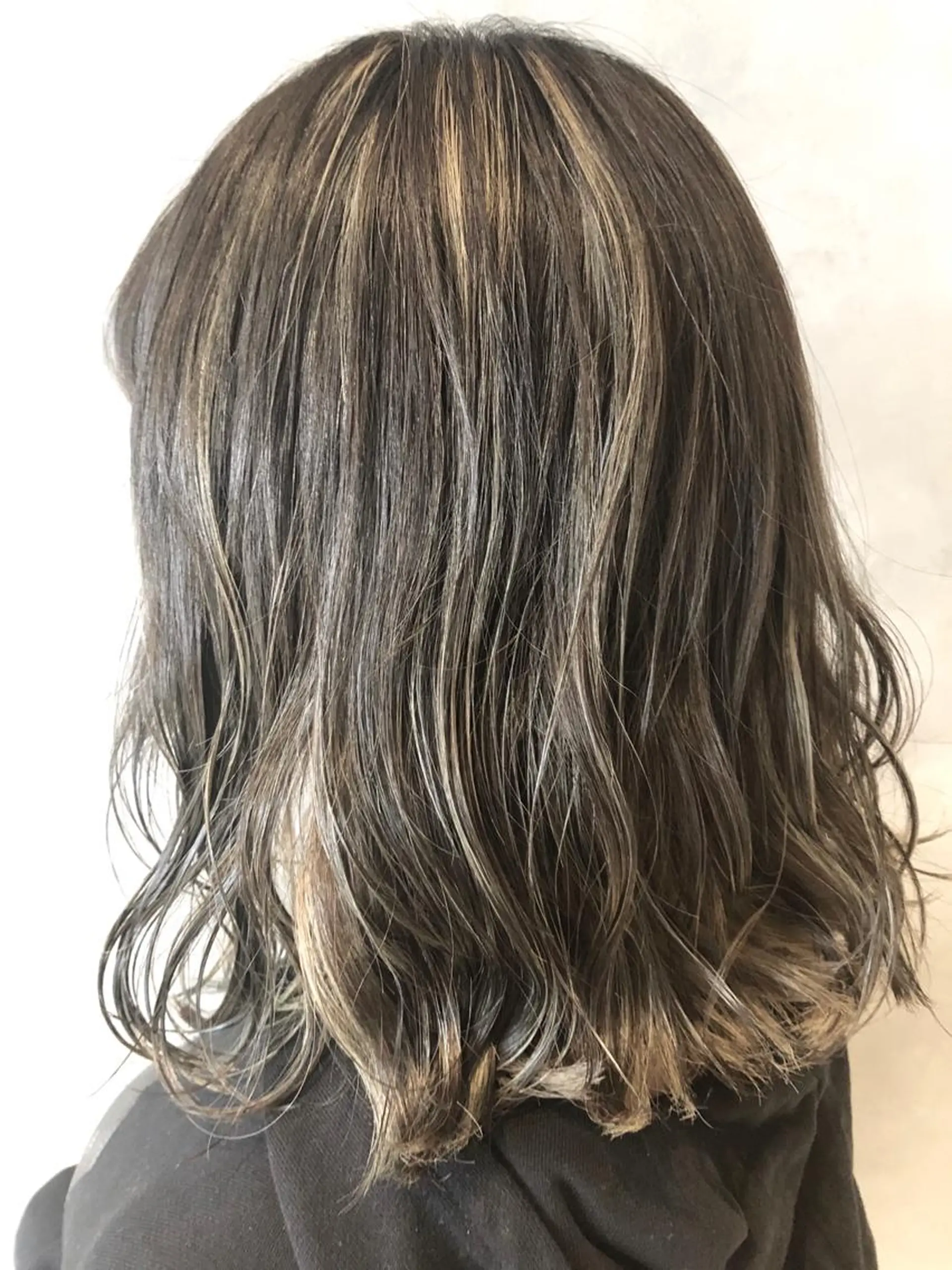 ミディアム カラー ハイライトカラー ハイライト ヘアカラー 長谷川 沙紀のヘアスタイル