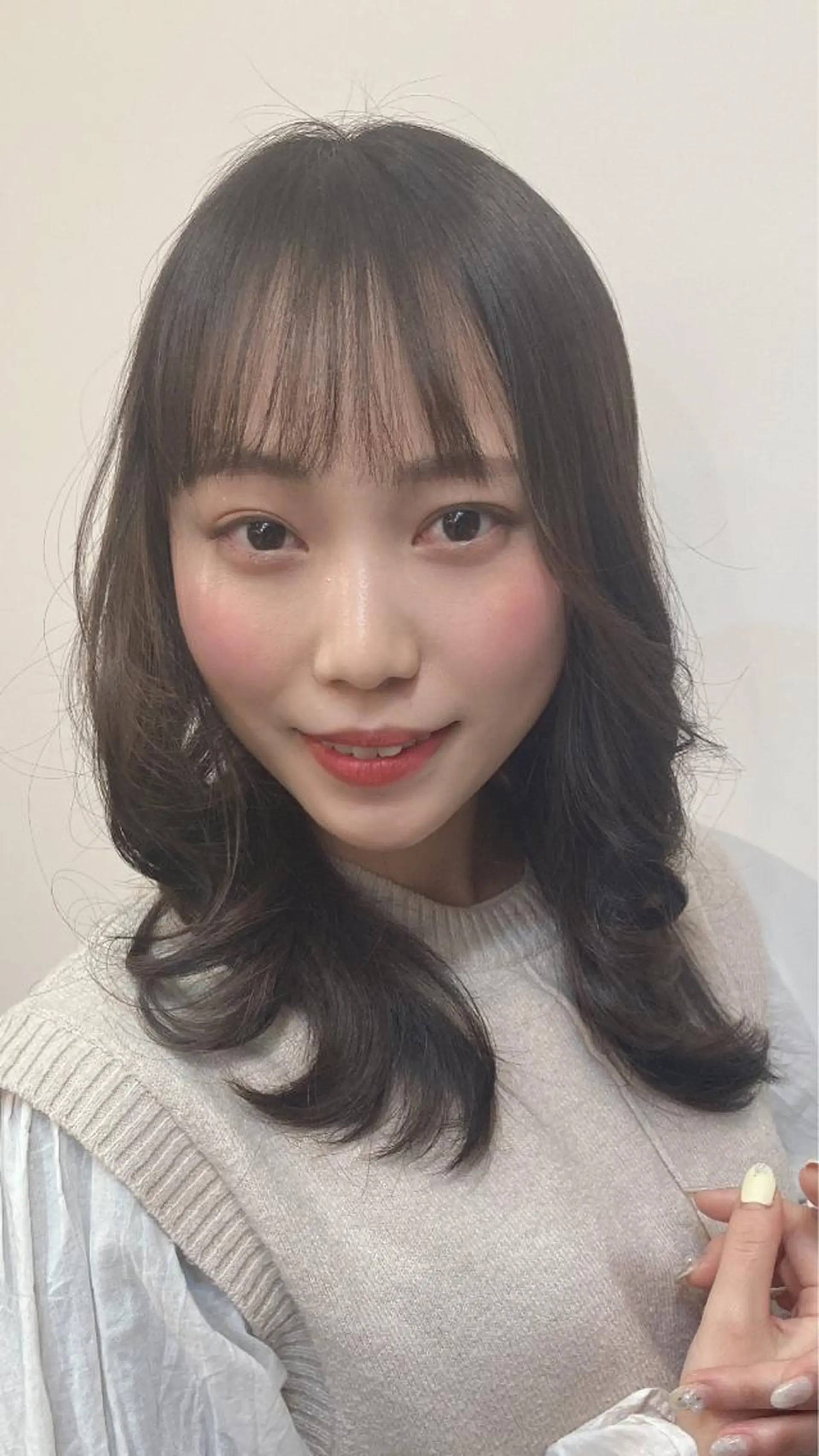 ミディアム カラー ヨシンモリ 韓国風ヘア レイヤーカット カット ヘアカラー 新宿／透明感カラー／ 阿久津凜のヘアスタイル
