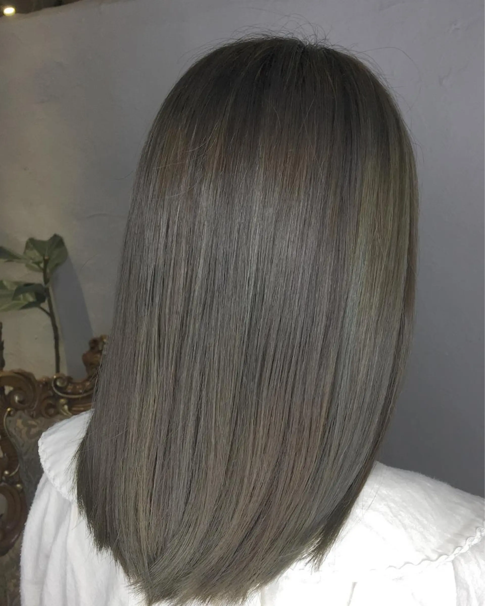 ミディアム カラー パーマ ヘアアレンジ グレージュ エグチ アキラのヘアスタイル