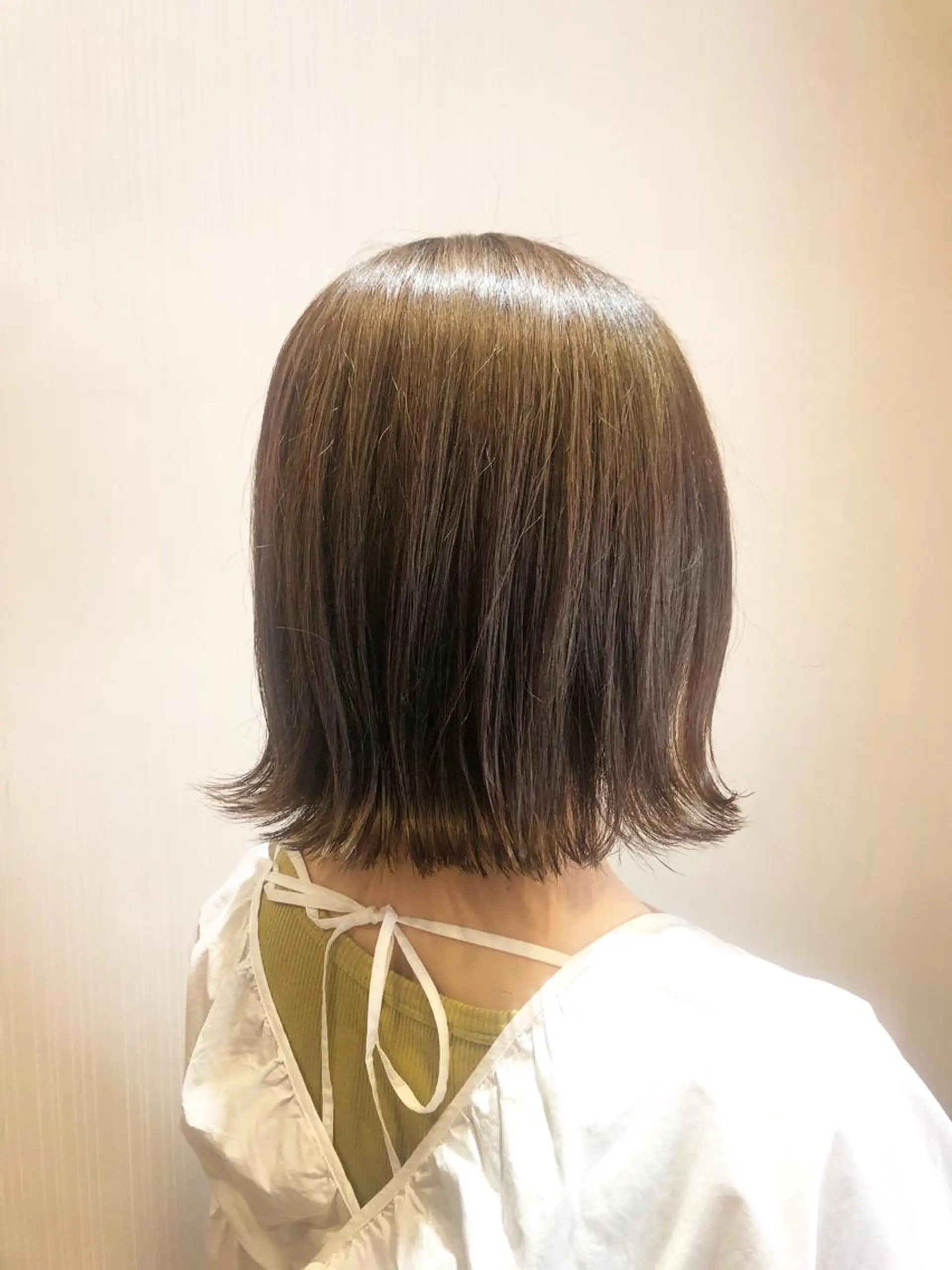 ショート カラー ベージュカラー ボブ 新井 友菜のヘアスタイル