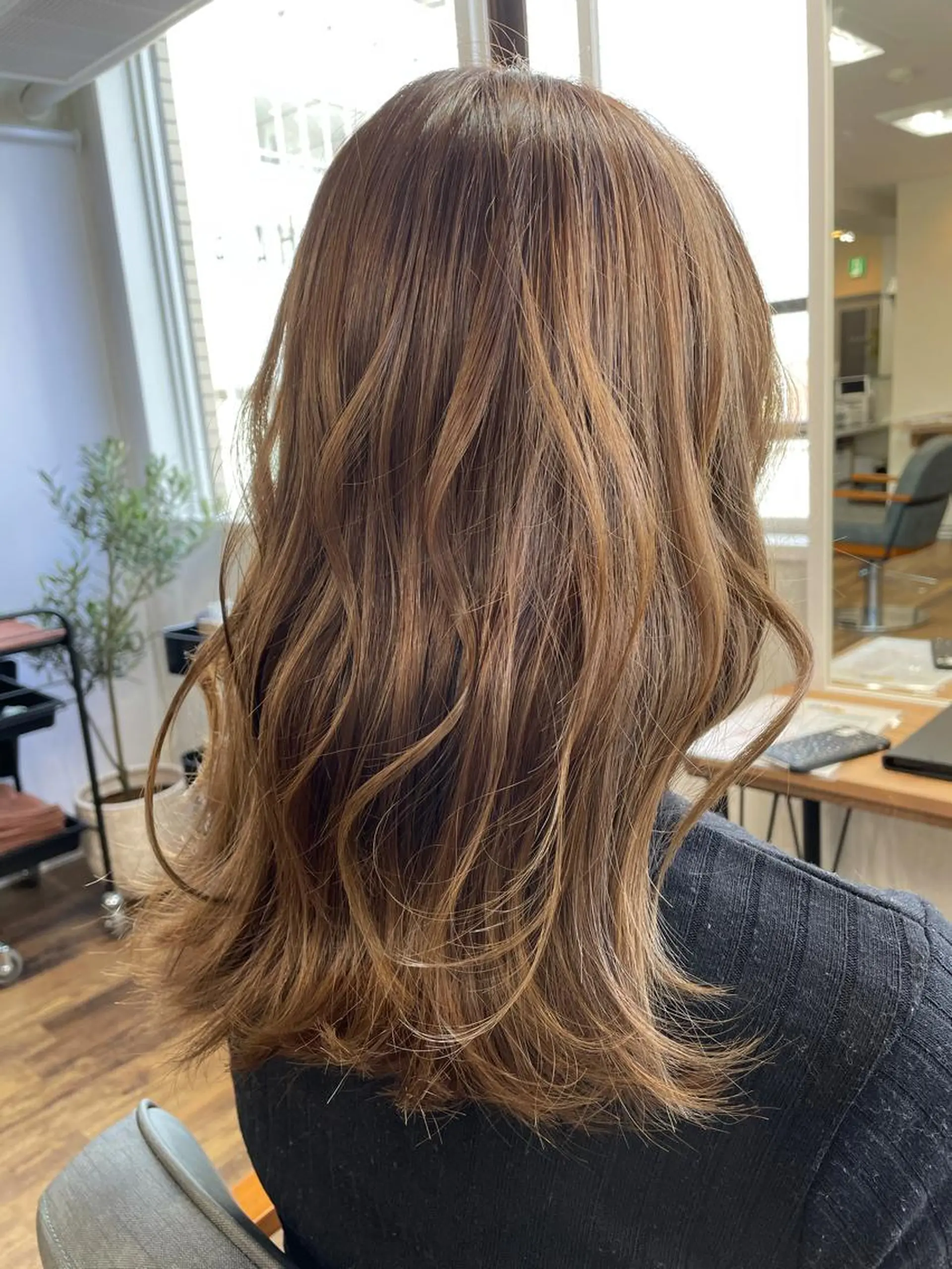 ミディアム カラー パーマ ベージュカラー ハイトーンカラー ヘアカラー トリートメント TELA HAIR 守谷のヘアスタイル