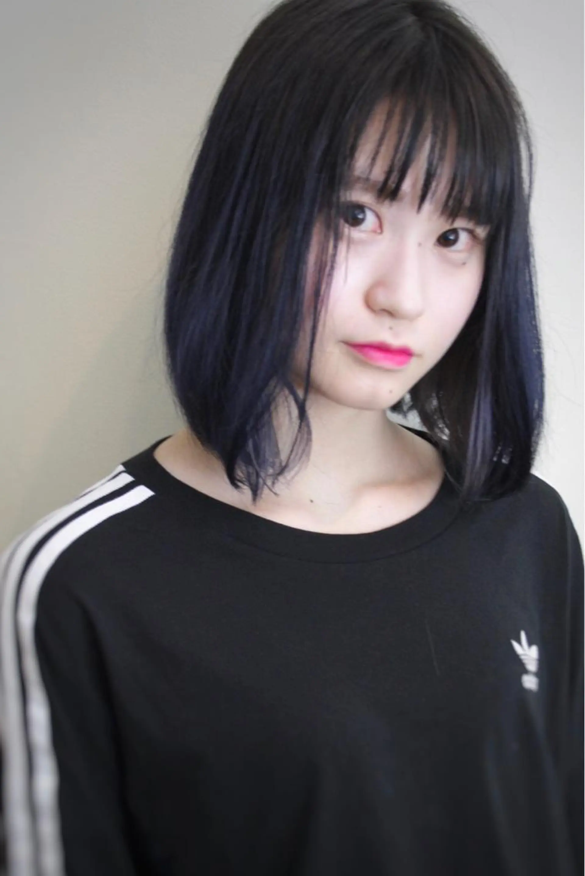 ショート カラー ブリーチ ブルーカラー 透明感カラー ネイビーカラー 山本 芳喜のヘアスタイル