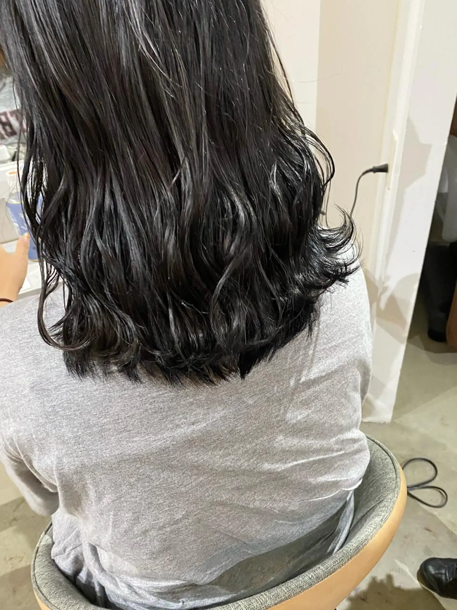 セミロング カラー 黒髪 グレーブラック カット ヘアカラー トリートメント ハル🌸柔色/ ブリーチなし/艶髪のヘアスタイル