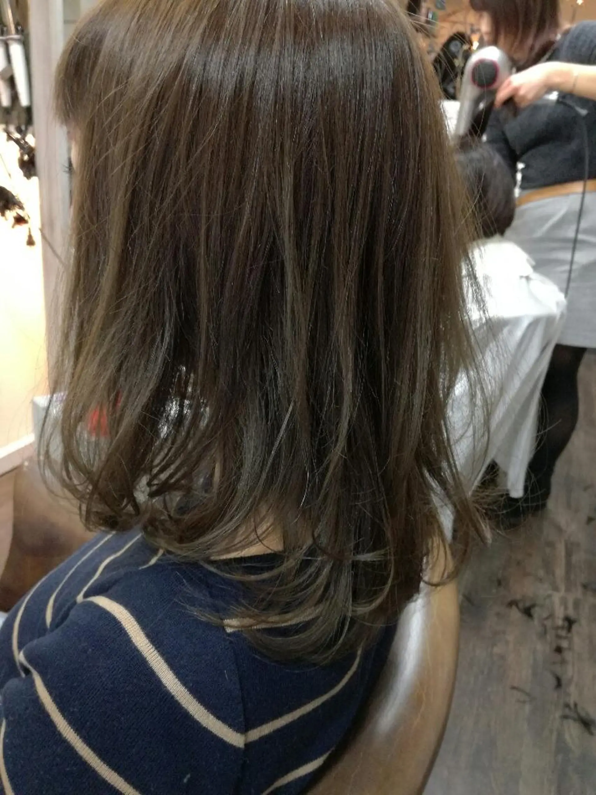 ミディアム カラー パーマ ヘアアレンジ ベージュカラー 中津No.1髪質改善 店長✨透ける暗髪のヘアスタイル