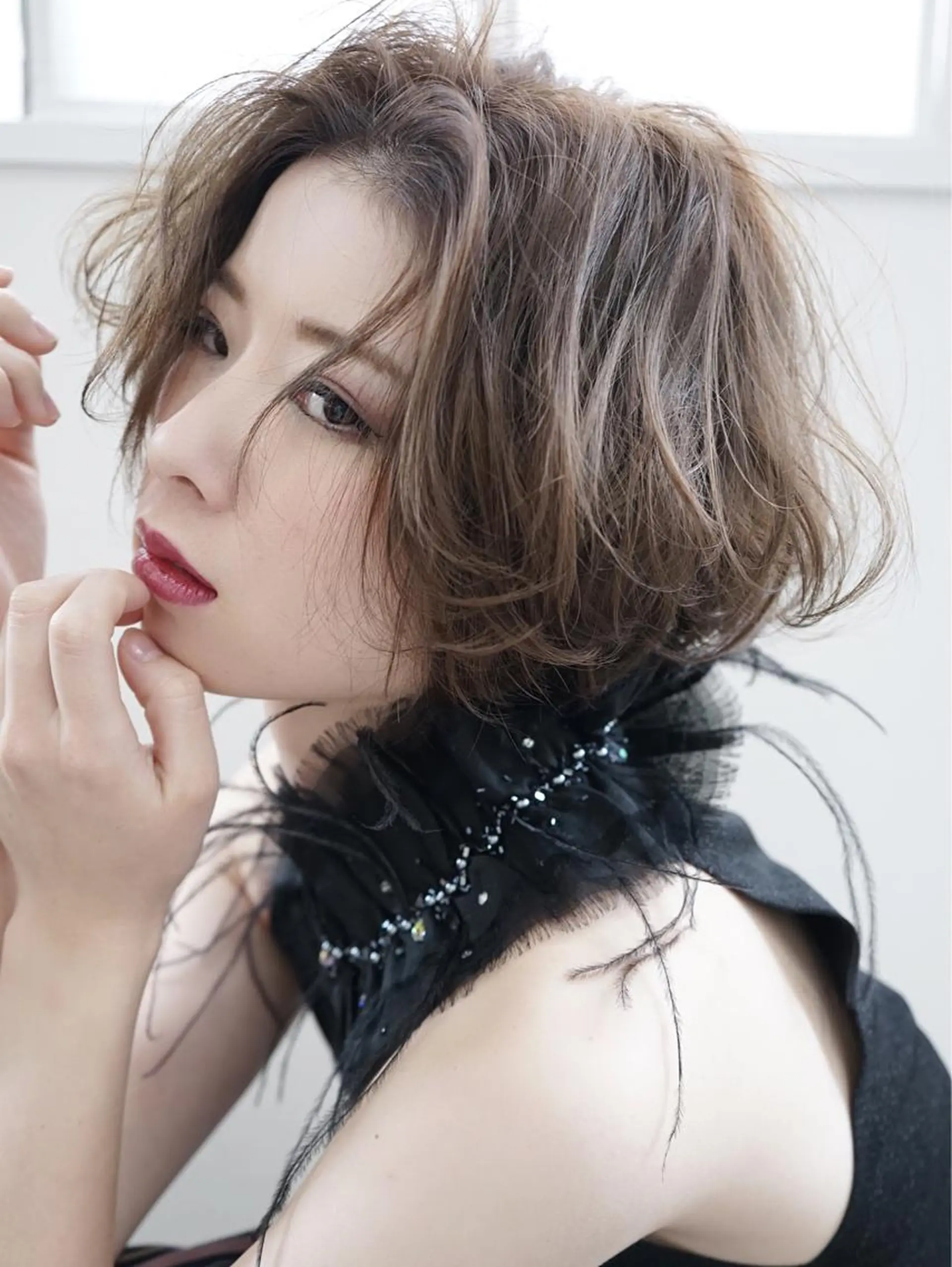 ショート ミディアム カラー グレージュ ハイライトカラー ボブ 外国人風カラー ハイライト WHOLE所属・花井 啓好のヘアスタイル