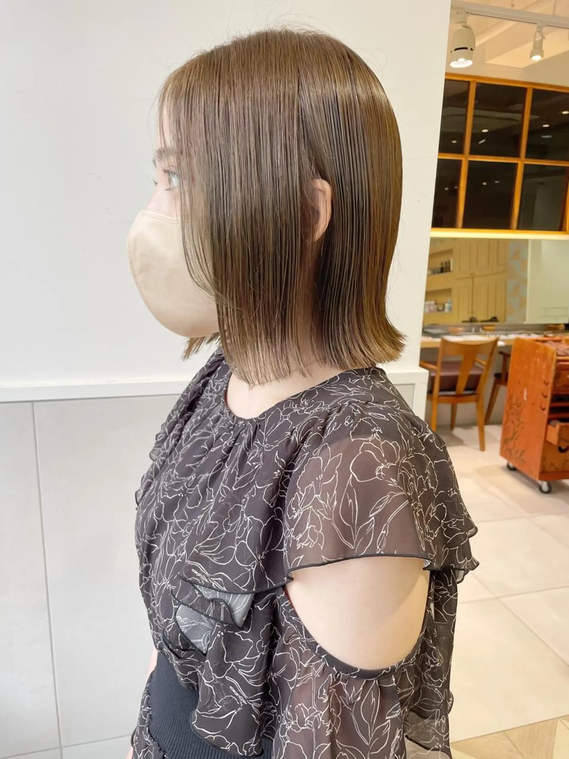 ミディアム カラー ベージュカラー ブリーチ ブリーチなしカラー カット ヘアカラー トリートメント 齋藤 咲のヘアスタイル